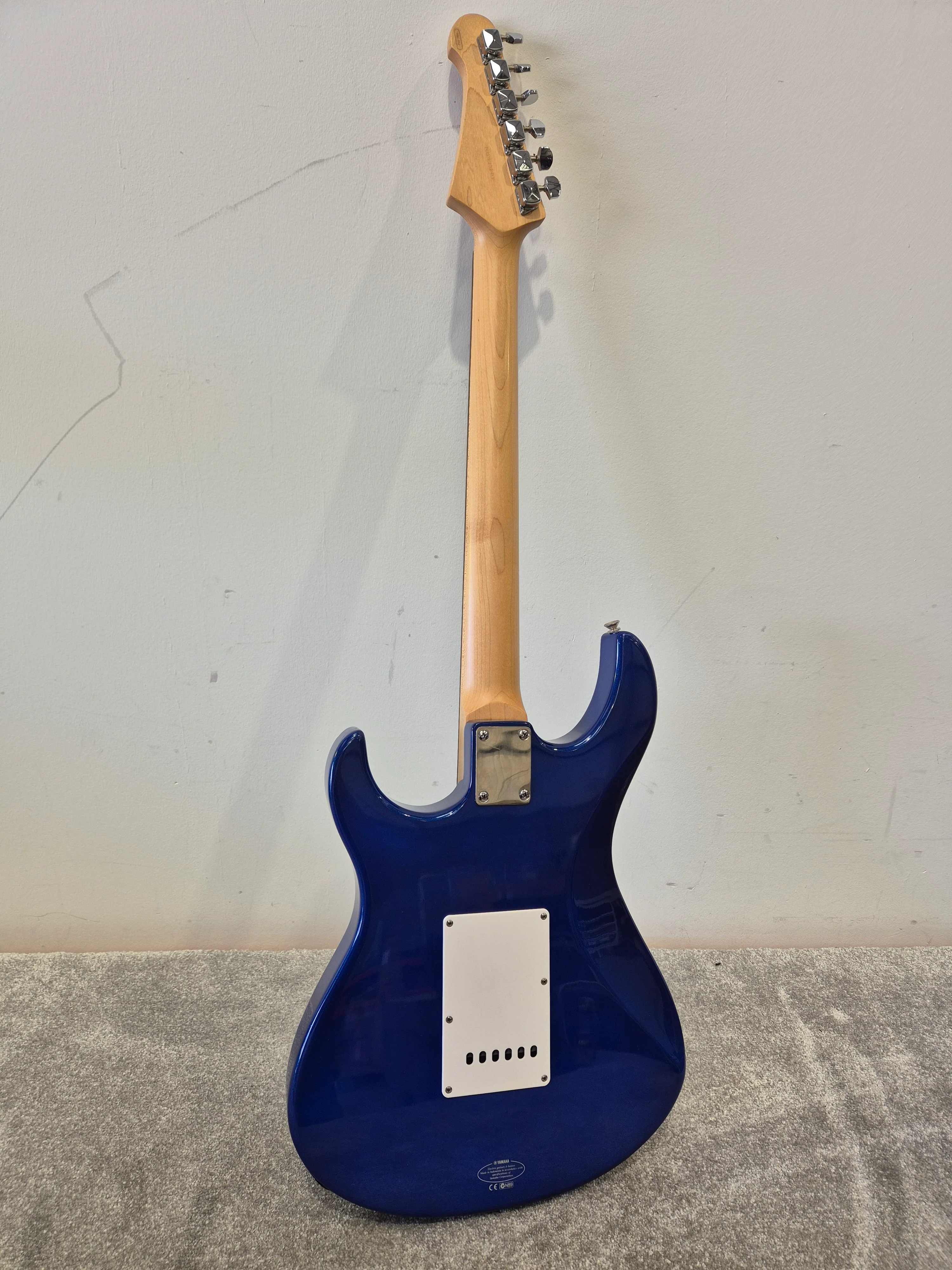 Yamaha Pacifica - Blue - Solid Body Electric Guitar - Very Good w/ Hard Case - Image 11