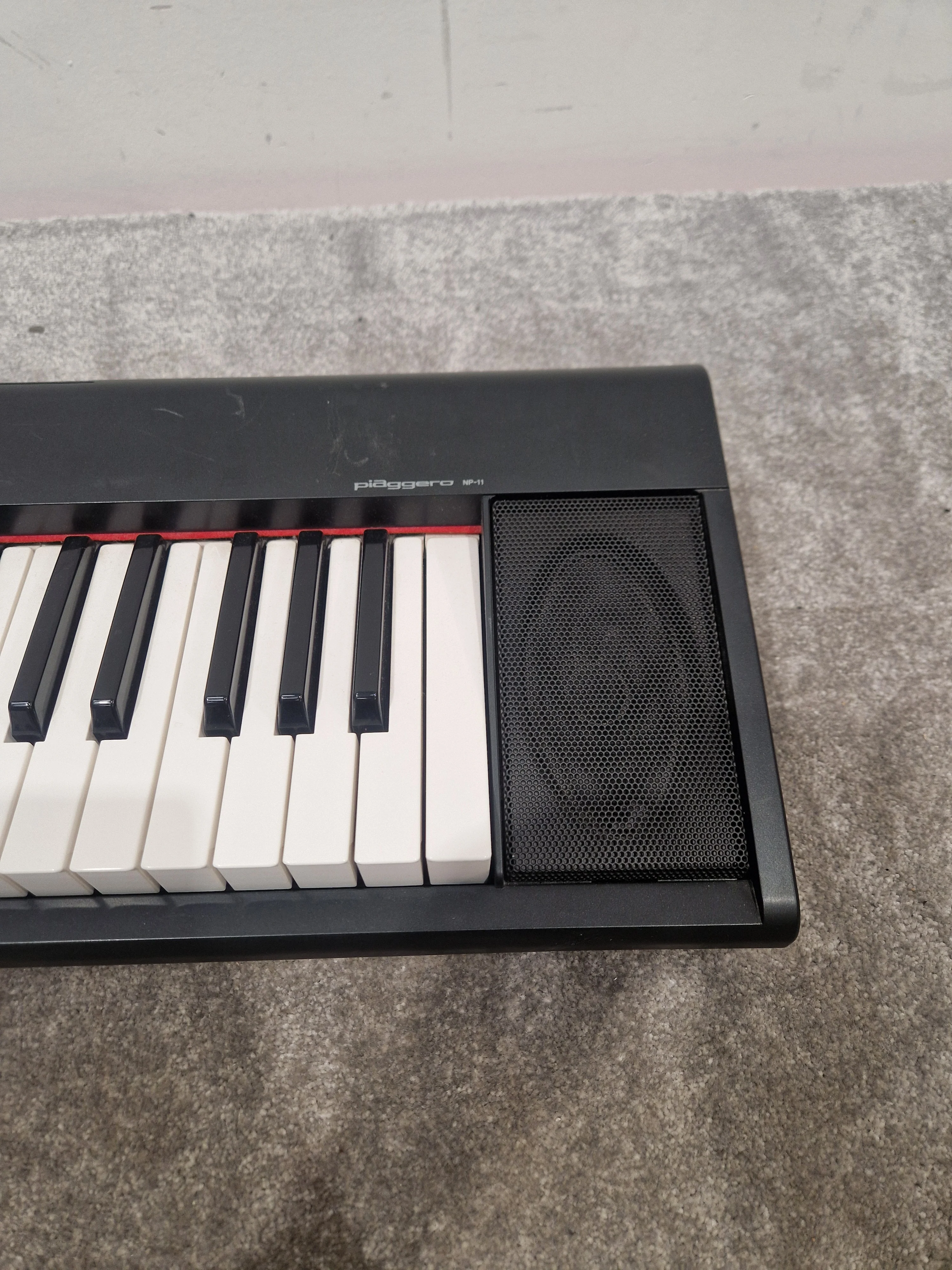 Yamaha Piaggero NP-series – 61-Key Portable Digital Piano, Graded Soft Touch – Very Good - Image 6