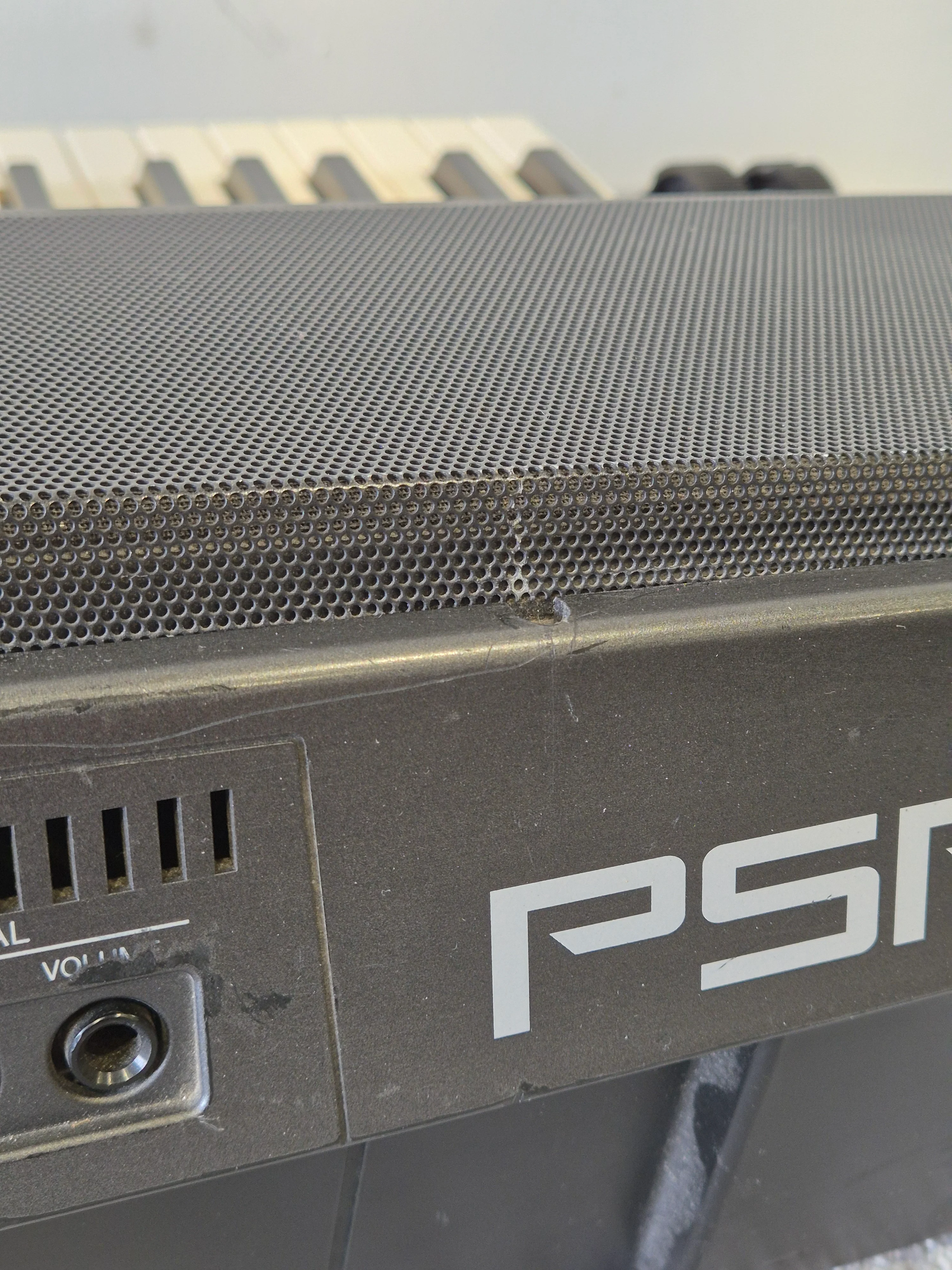 Yamaha PSR-8000 - Versatile Electronic Keyboard - Fair - Image 2