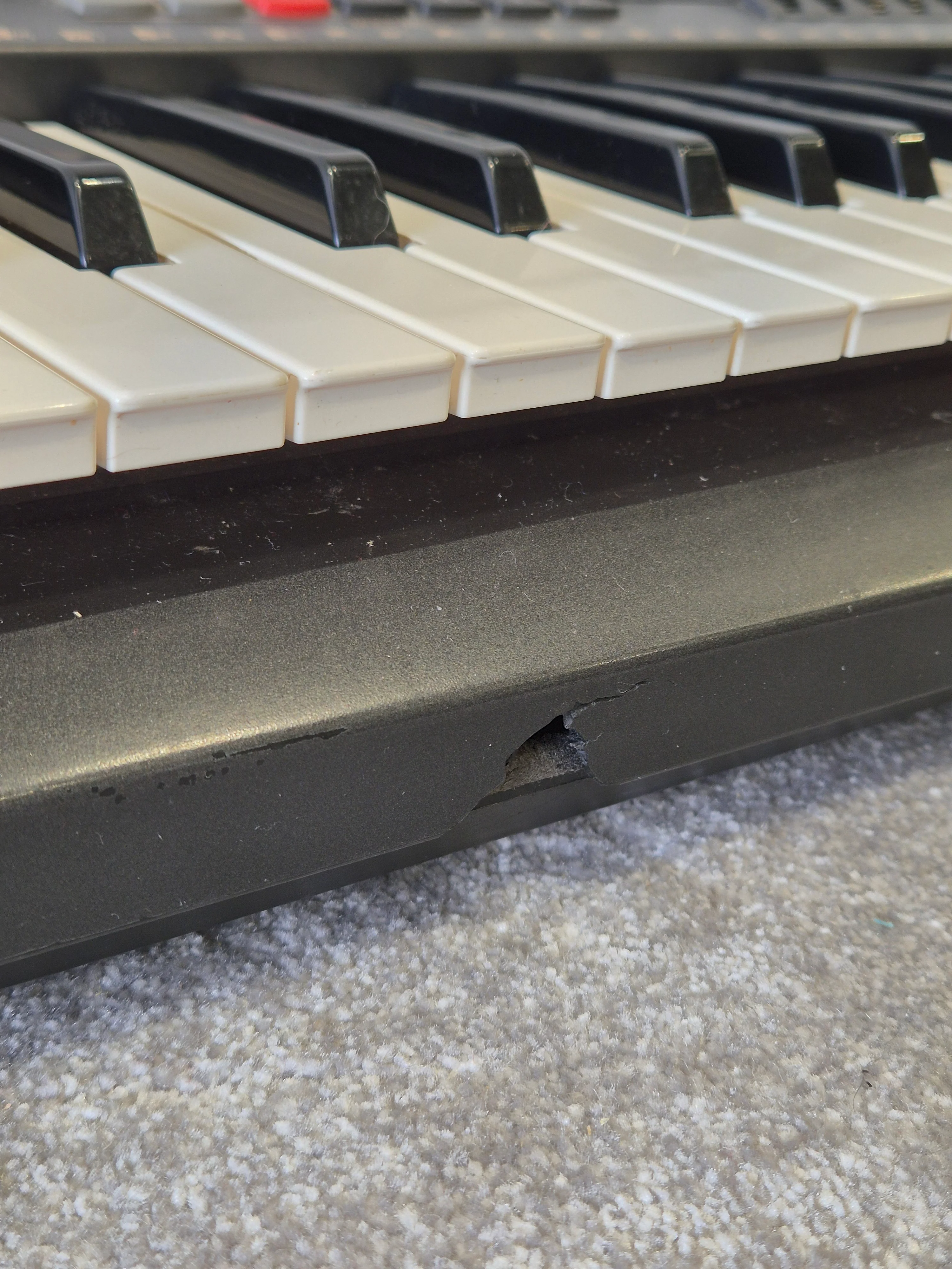 Yamaha PSR-8000 - Versatile Electronic Keyboard - Fair - Image 9