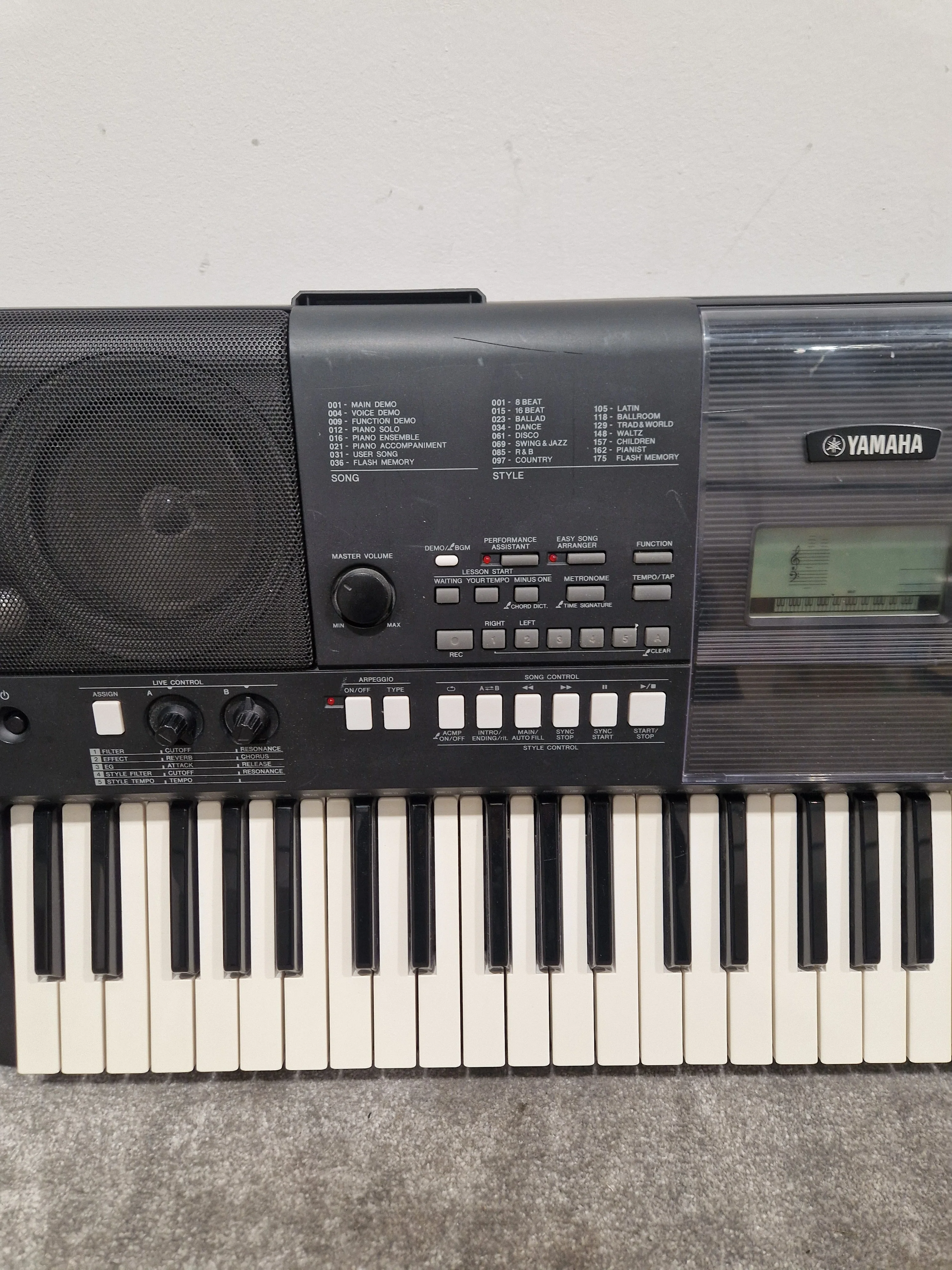 Yamaha PSR-E423 - Digital Keyboard - Black - Good - Image 14