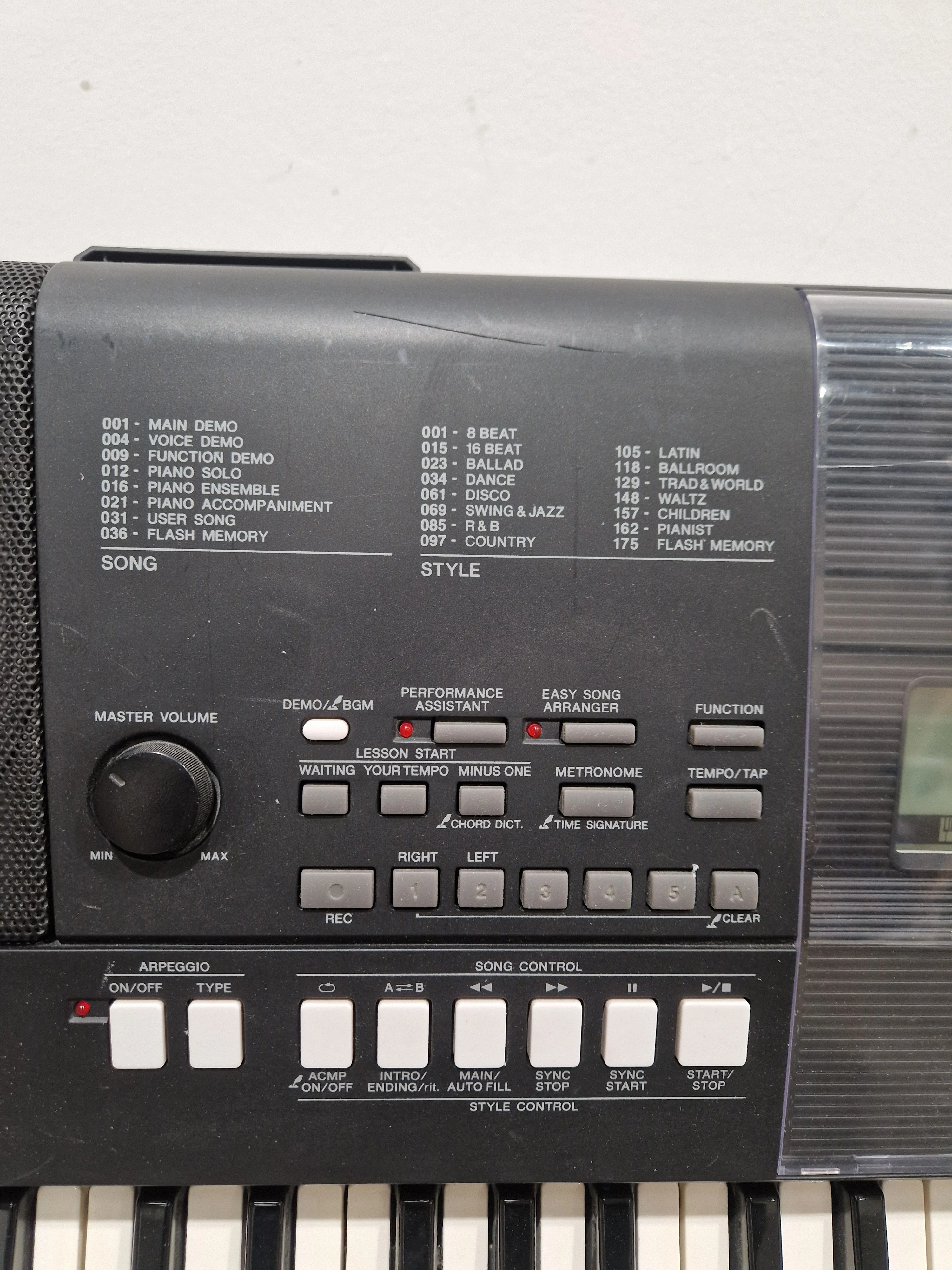 Yamaha PSR-E423 - Digital Keyboard - Black - Good - Image 16