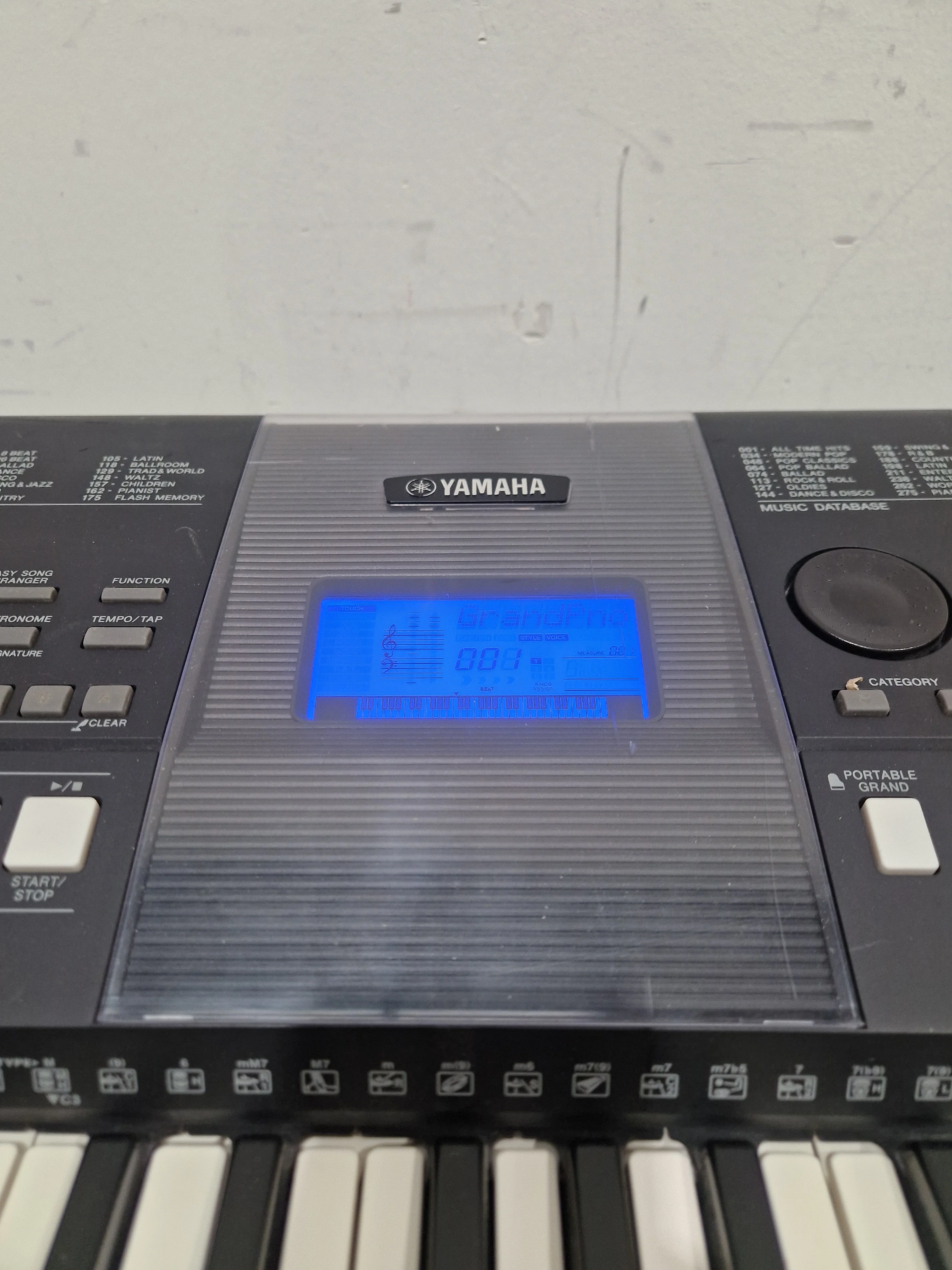 Yamaha PSR-E423 - Digital Keyboard - Black - Good - Image 3
