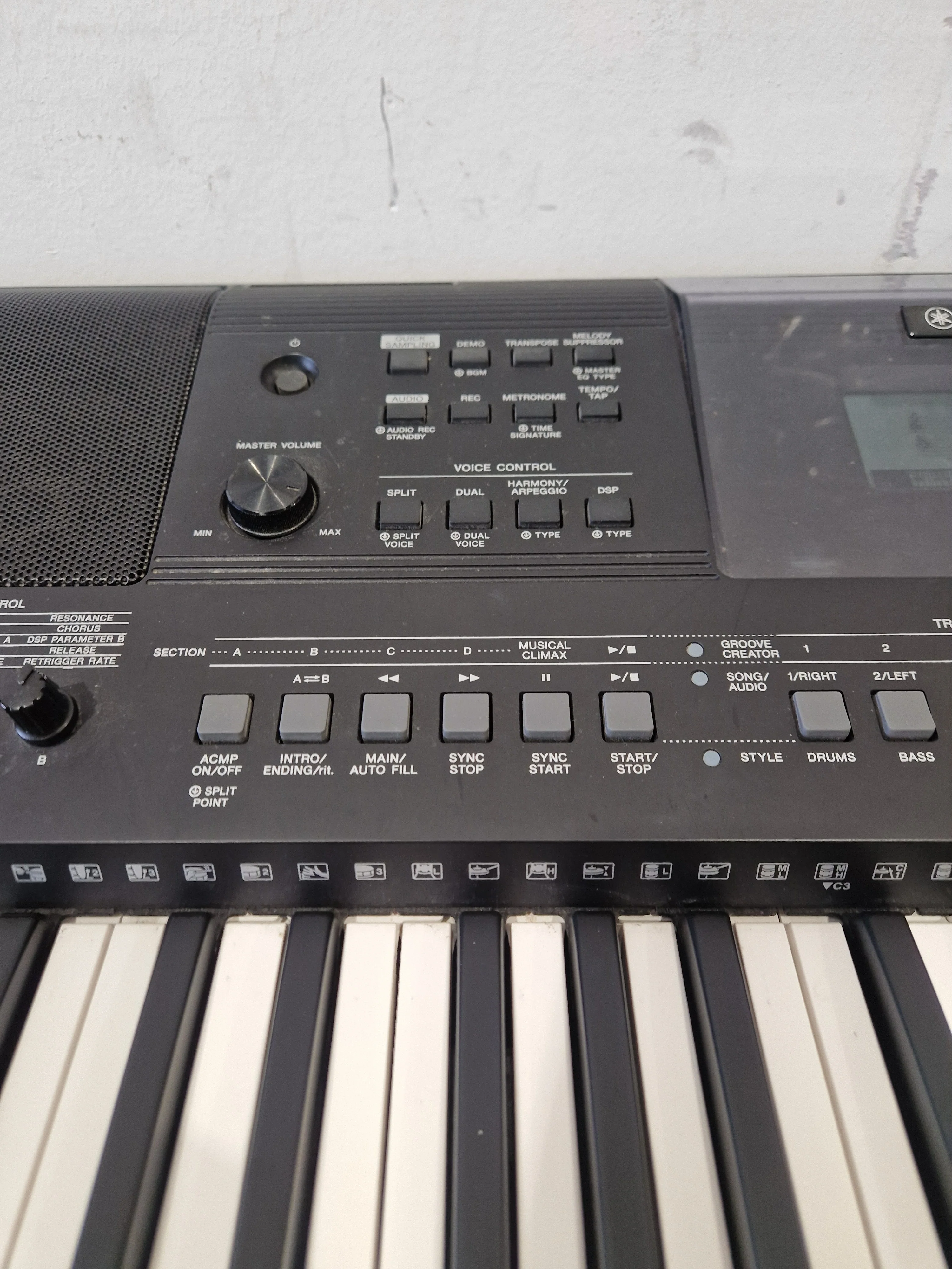 Yamaha PSR-E463 Keyboard - 61-Key Portable - Good - Image 10