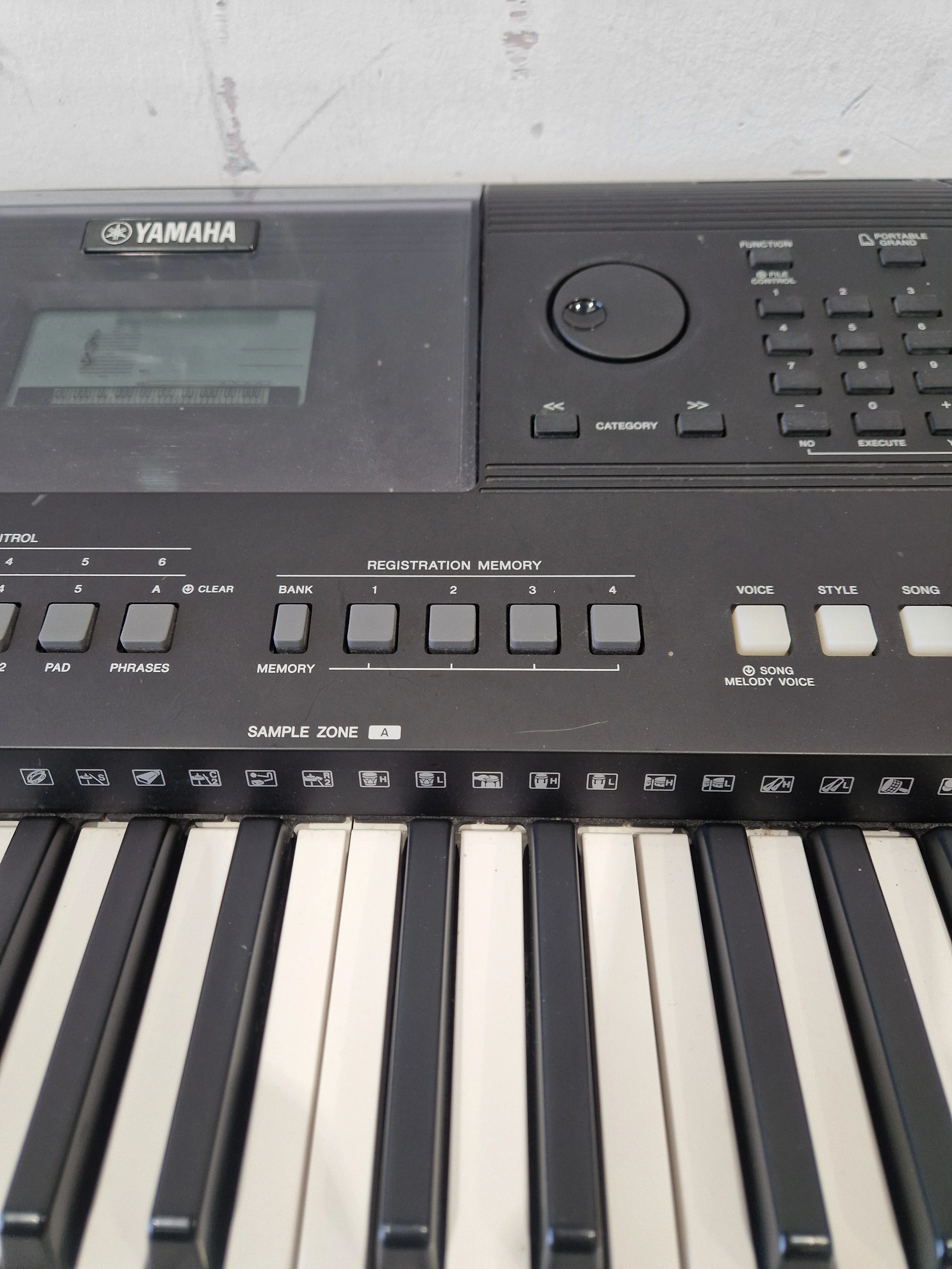 Yamaha PSR-E463 Keyboard - 61-Key Portable - Good - Image 11
