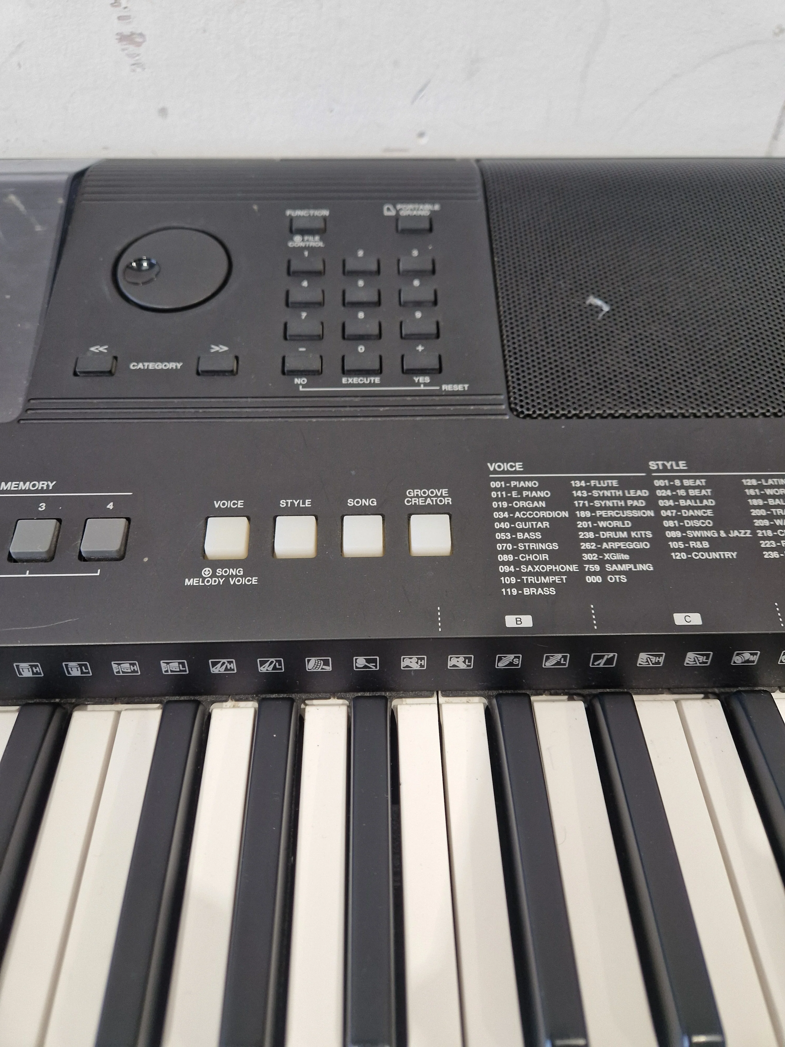 Yamaha PSR-E463 Keyboard - 61-Key Portable - Good - Image 12