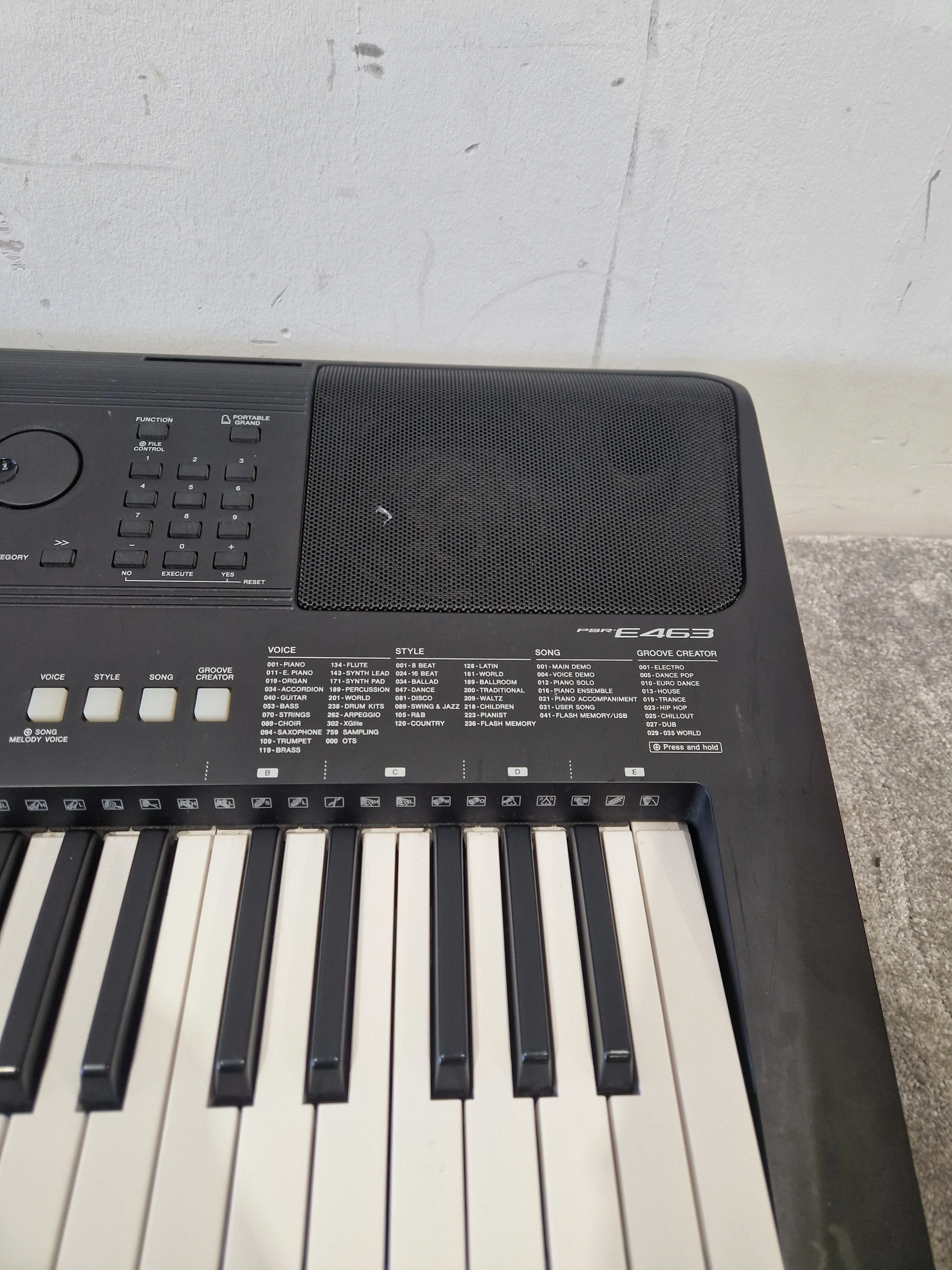 Yamaha PSR-E463 Keyboard - 61-Key Portable - Good - Image 17