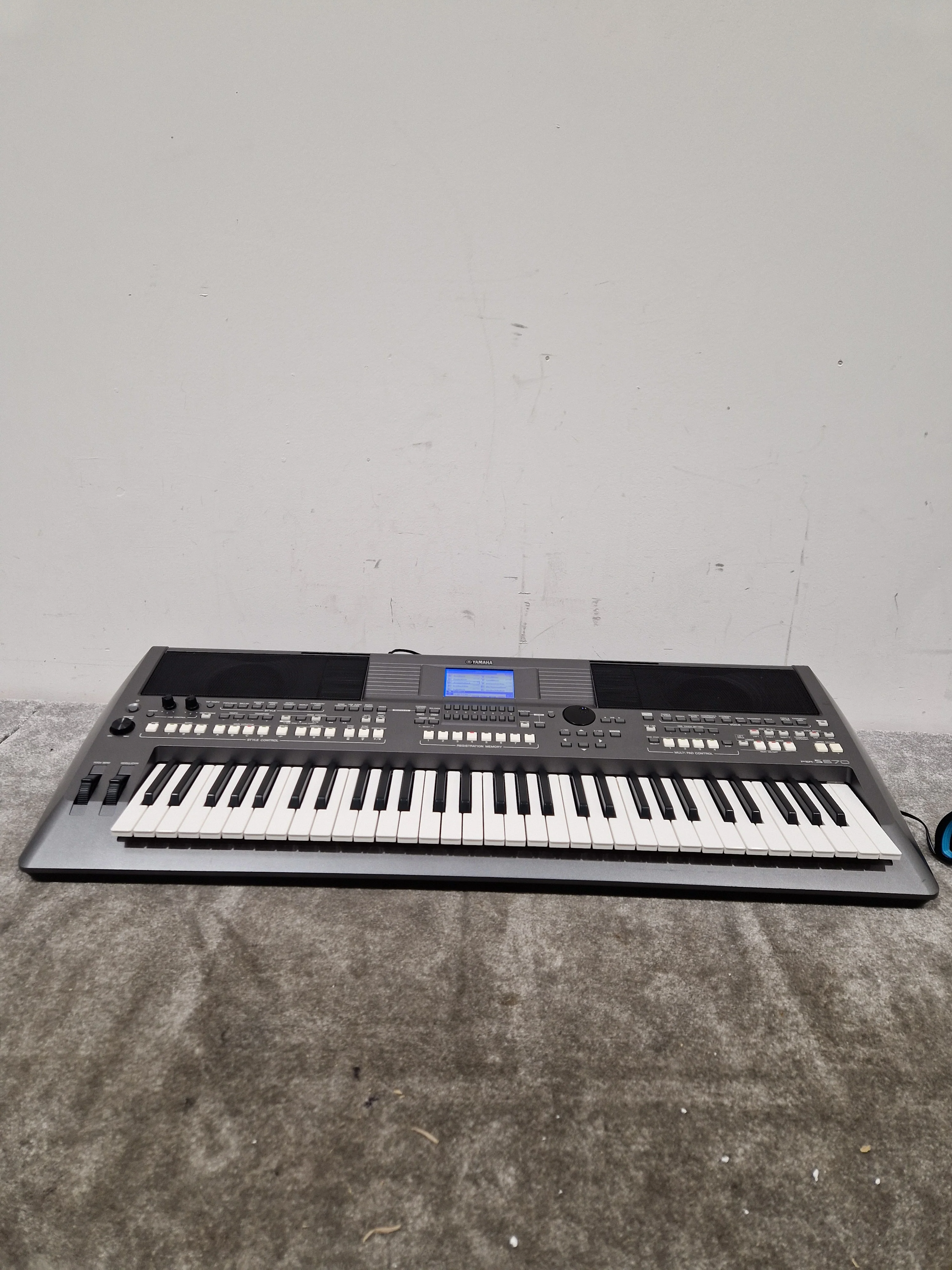 Yamaha PSR-S670 - Arranger Keyboard - Excellent w/ Power Supply - Image 2