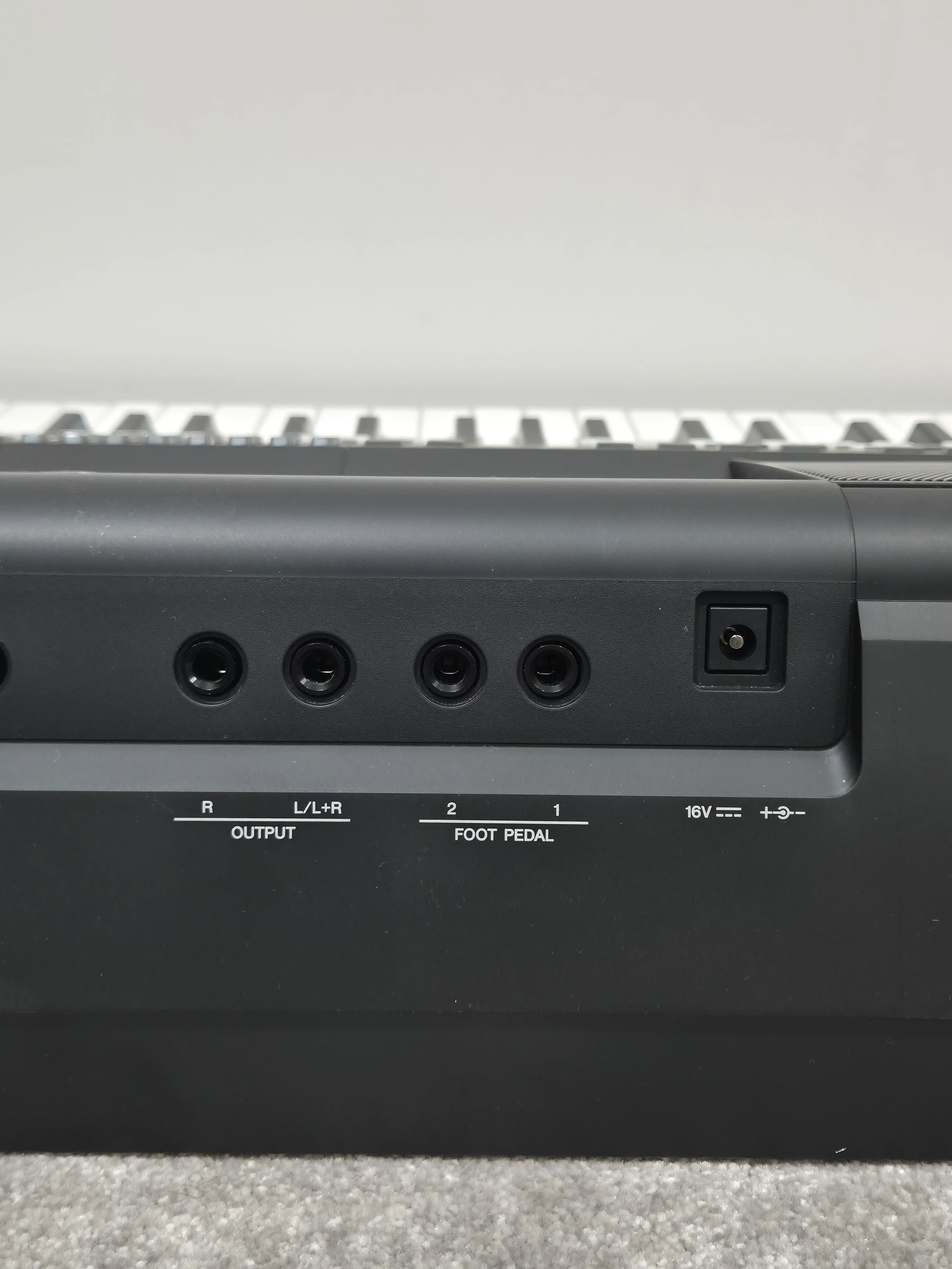 Yamaha PSR-SX600 - Portable Arranger Keyboard - Image 11