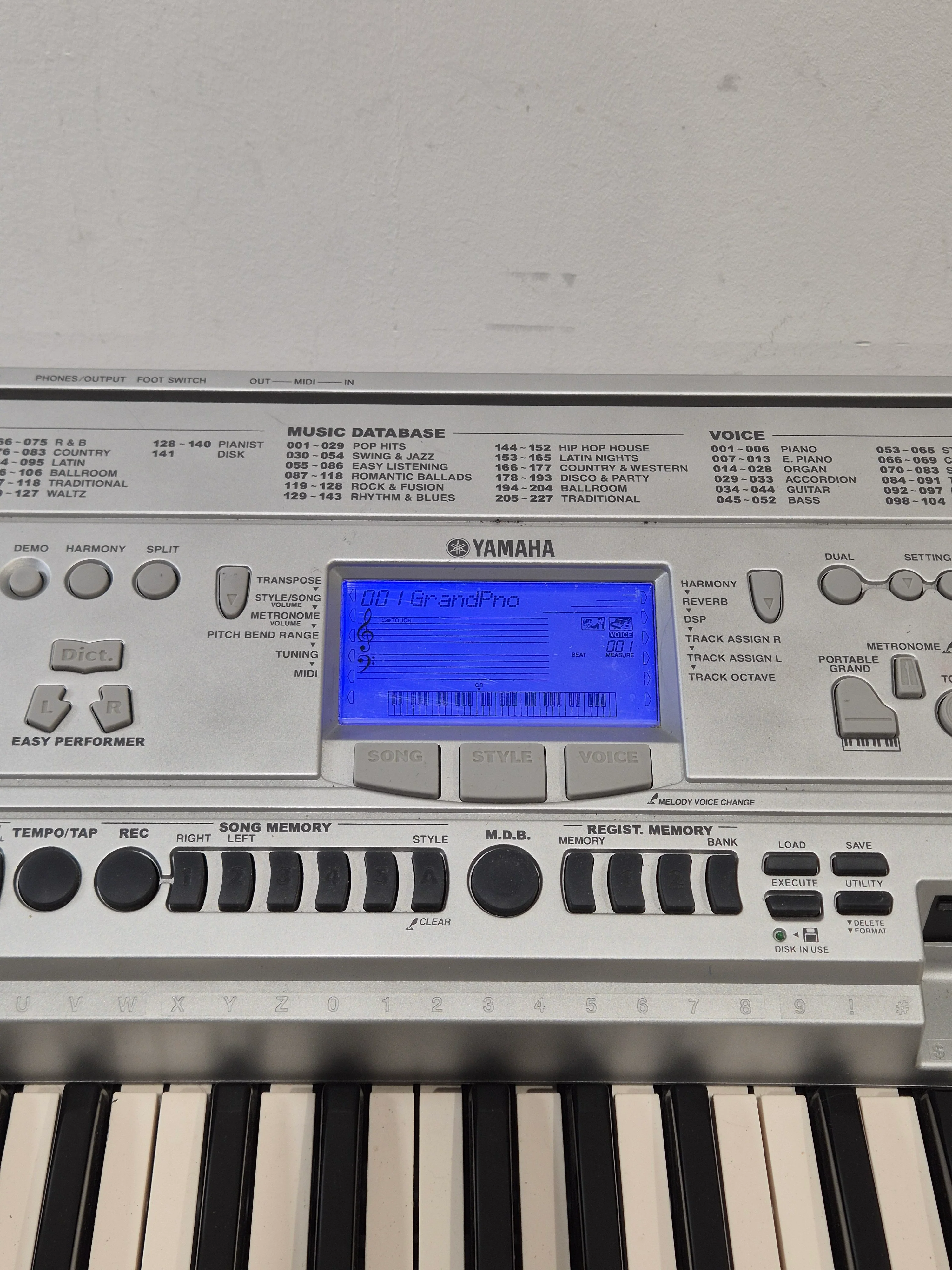 Yamaha Psr450 Keyboard - 61 Keys, Built-in Speakers - Fair - Image 3