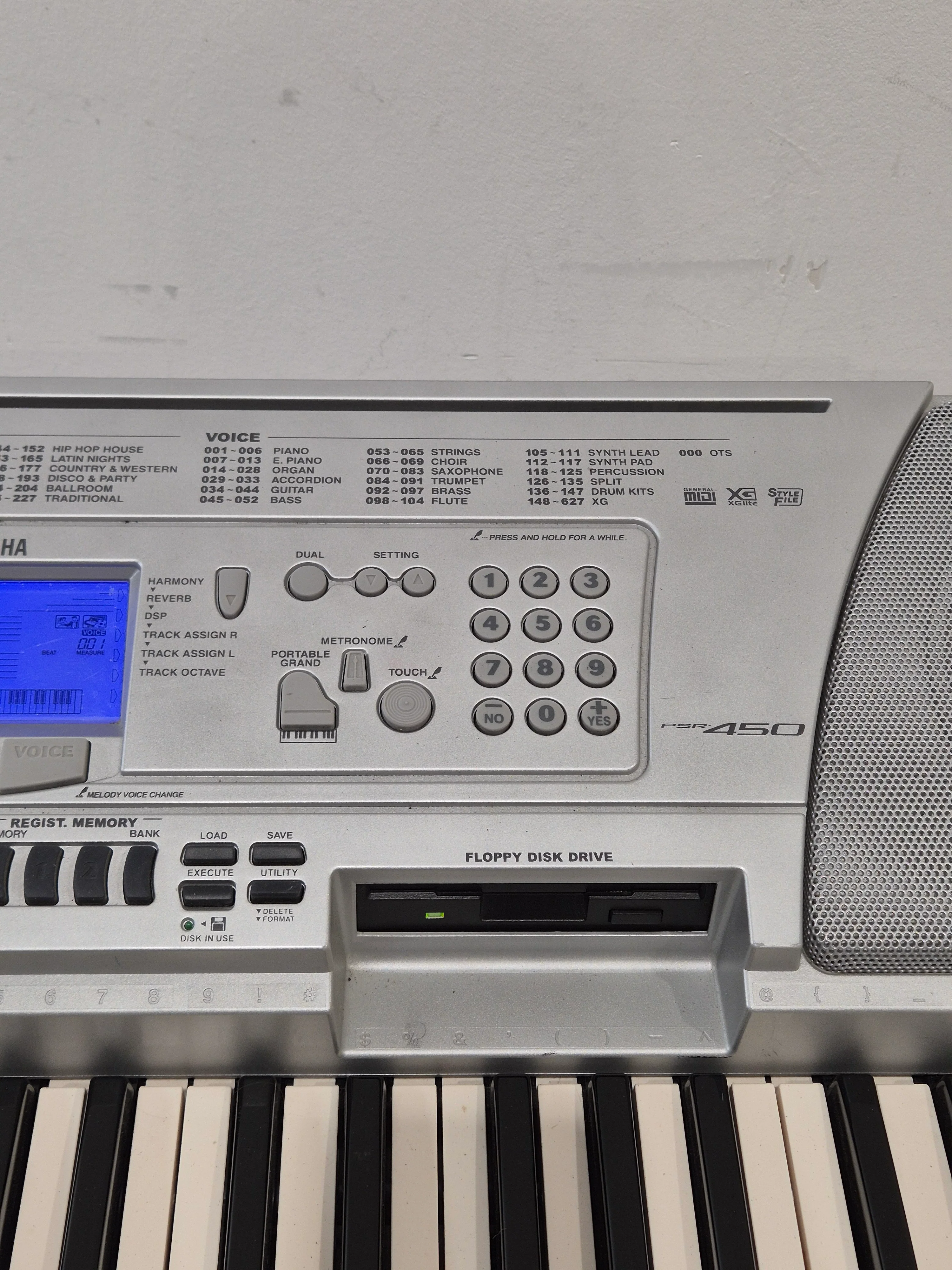 Yamaha Psr450 Keyboard - 61 Keys, Built-in Speakers - Fair - Image 4
