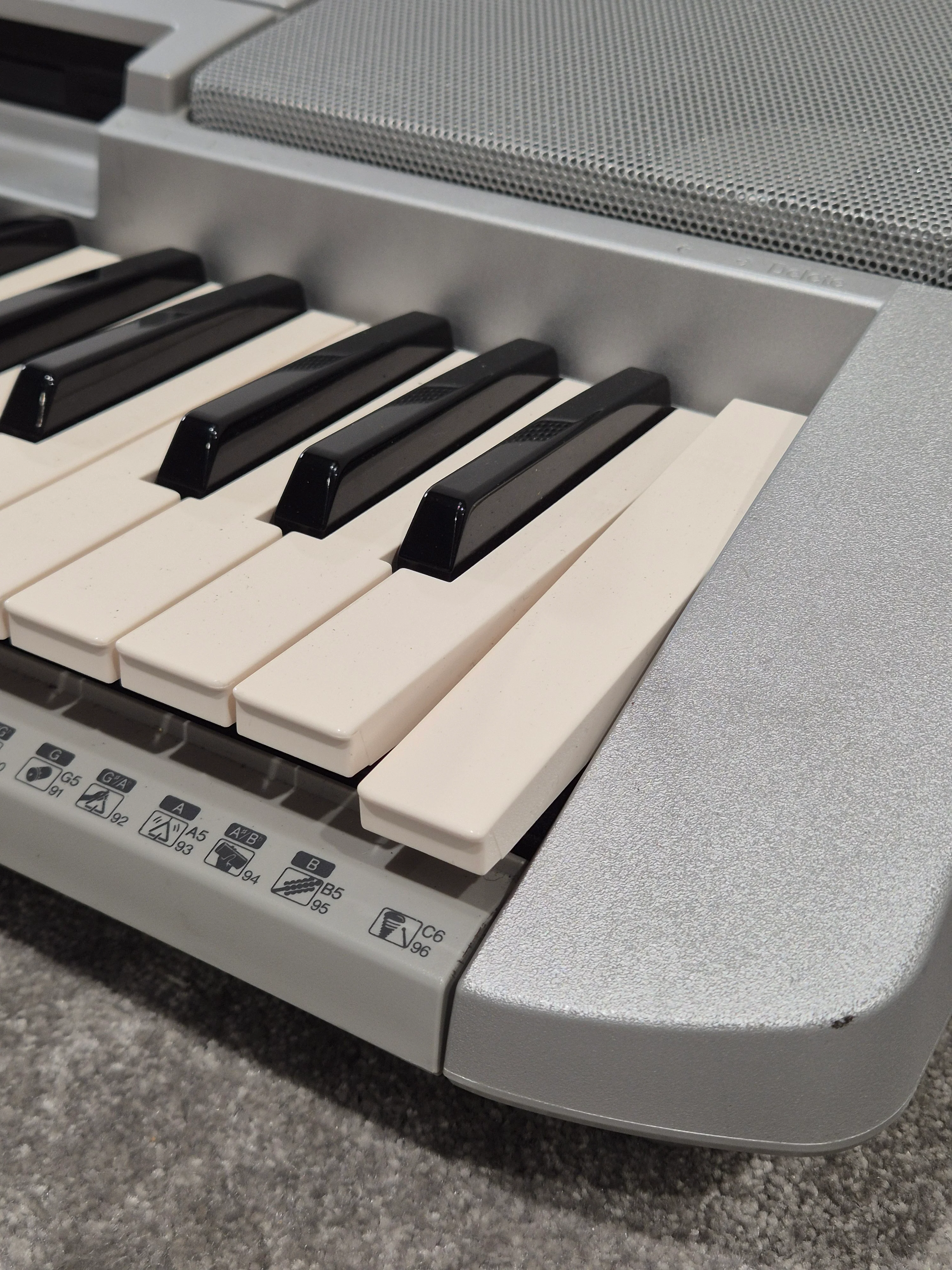 Yamaha Psr450 Keyboard - 61 Keys, Built-in Speakers - Fair - Image 5