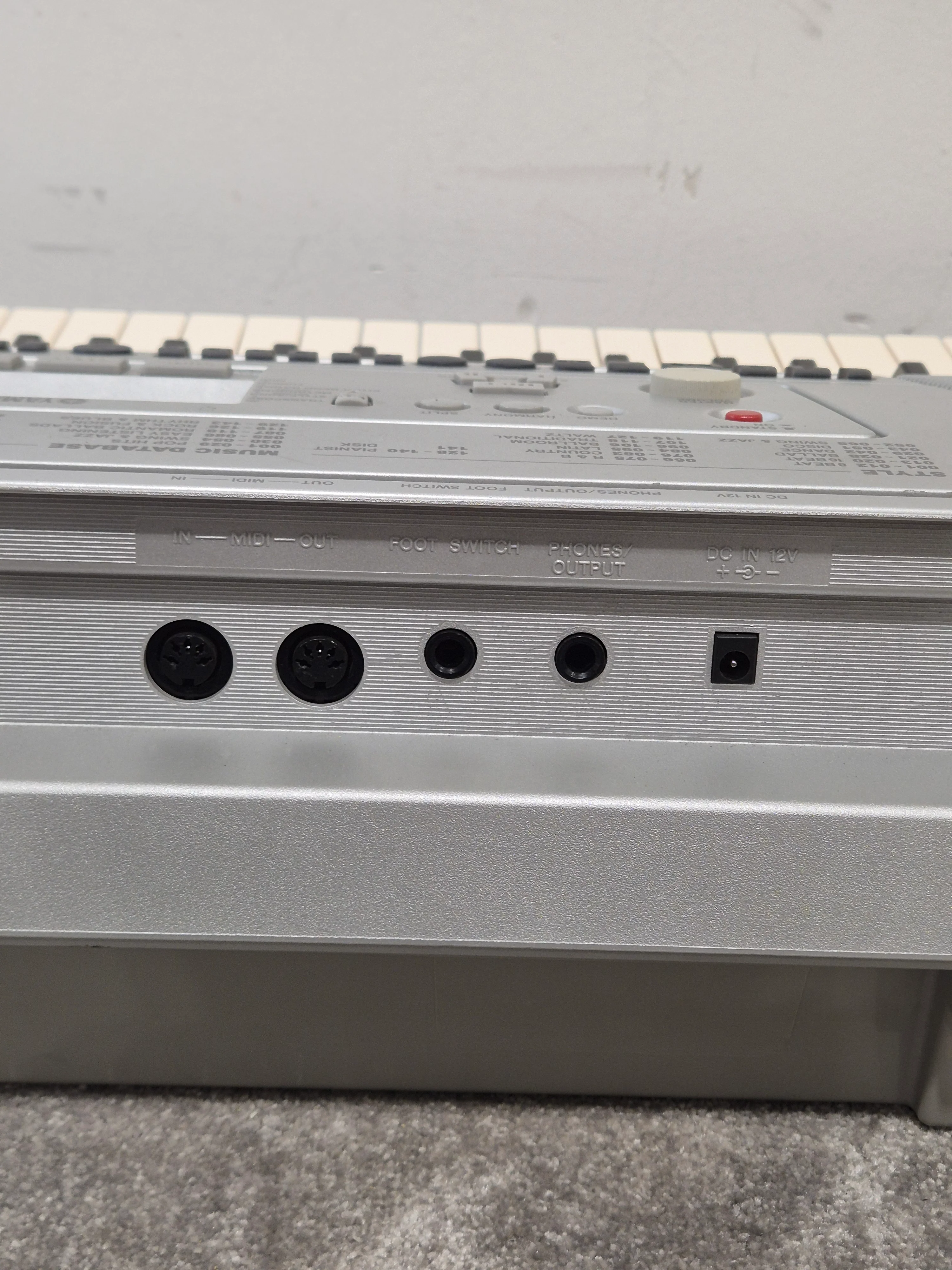 Yamaha Psr450 Keyboard - 61 Keys, Built-in Speakers - Fair - Image 8