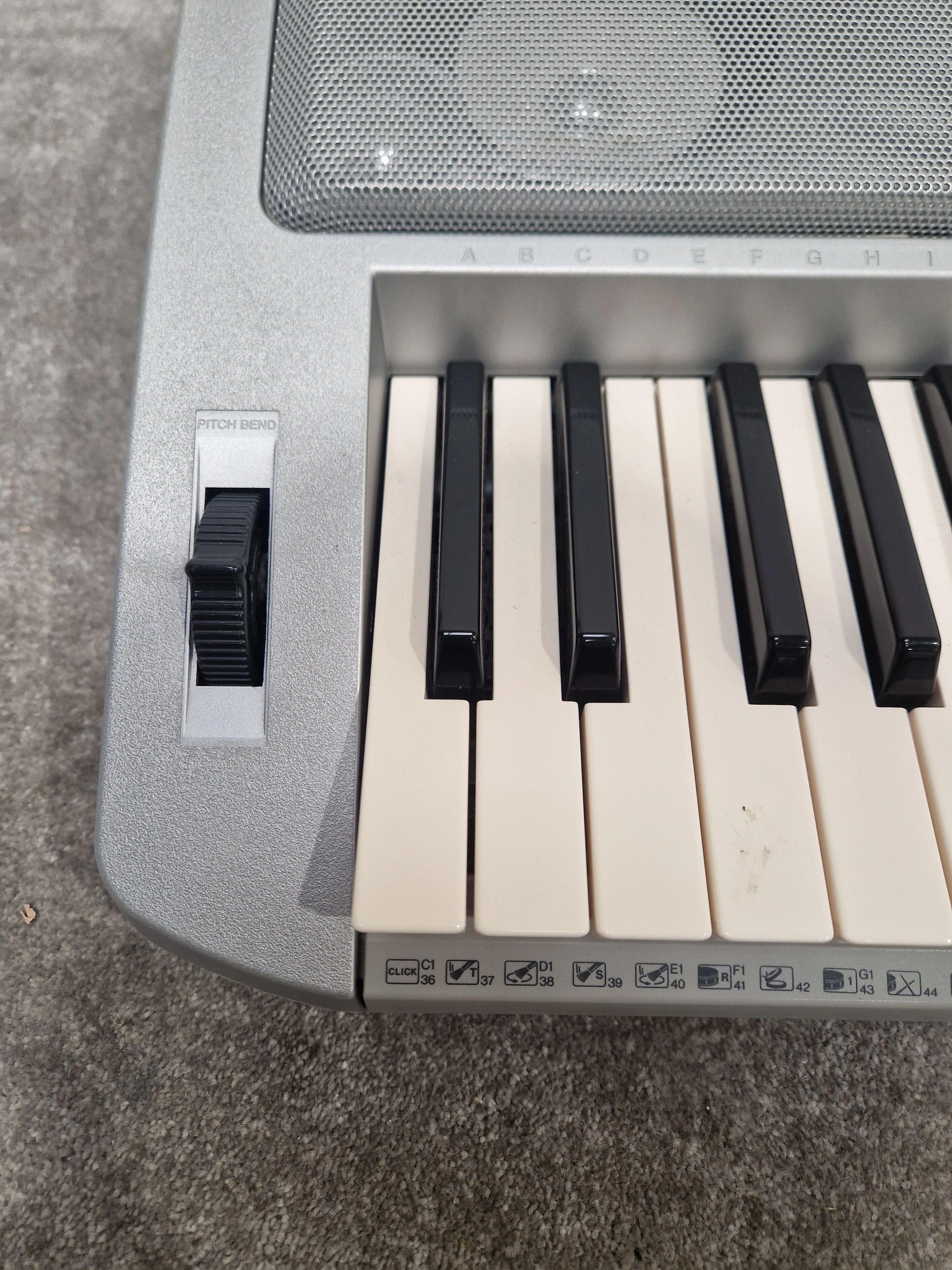 Yamaha Psr450 Keyboard - 61 Keys, Built-in Speakers - Fair - Image 10