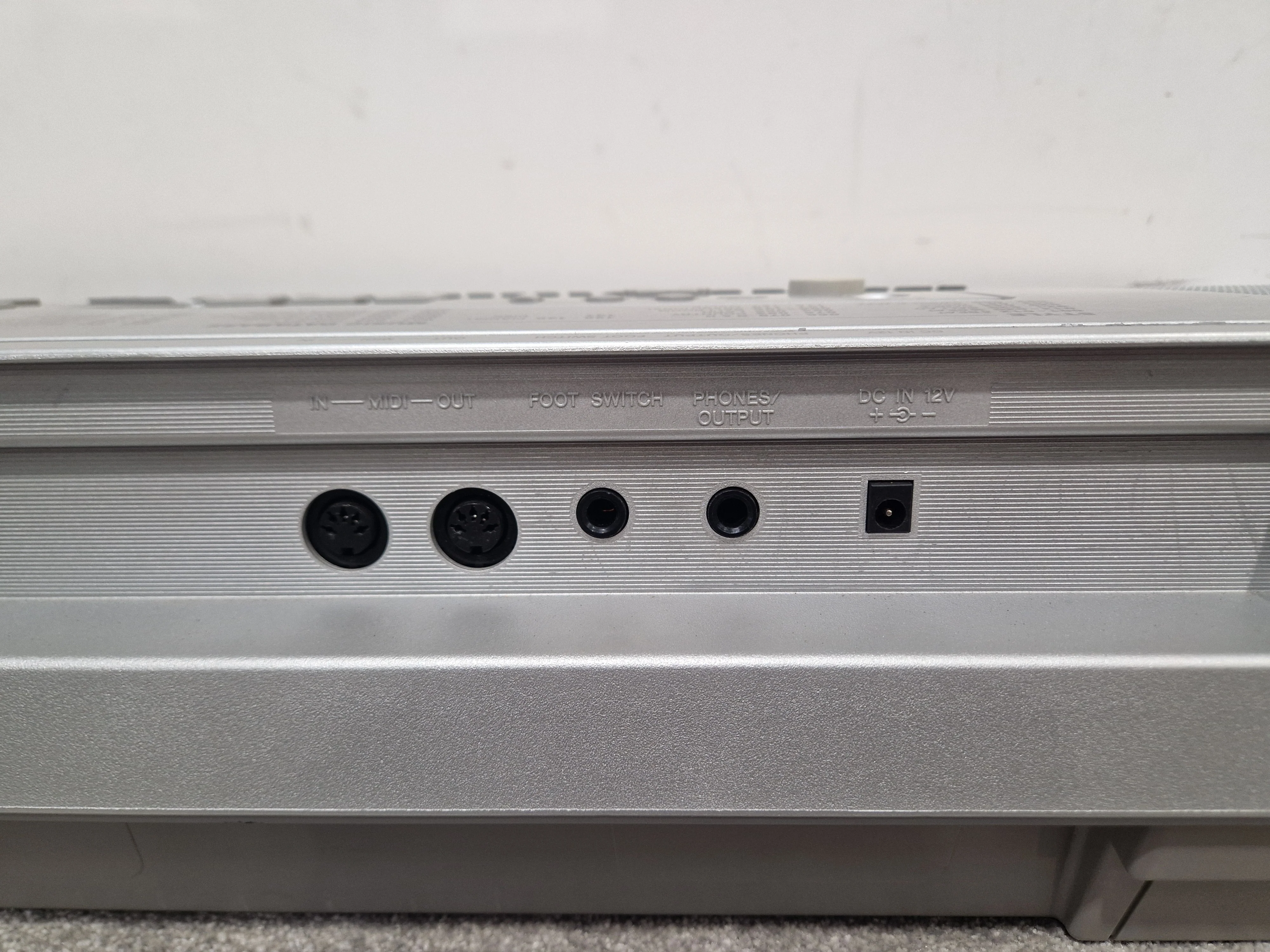 Yamaha Psr450 Keyboard - 61 Keys, Built-in Speakers - Fair - Image 11