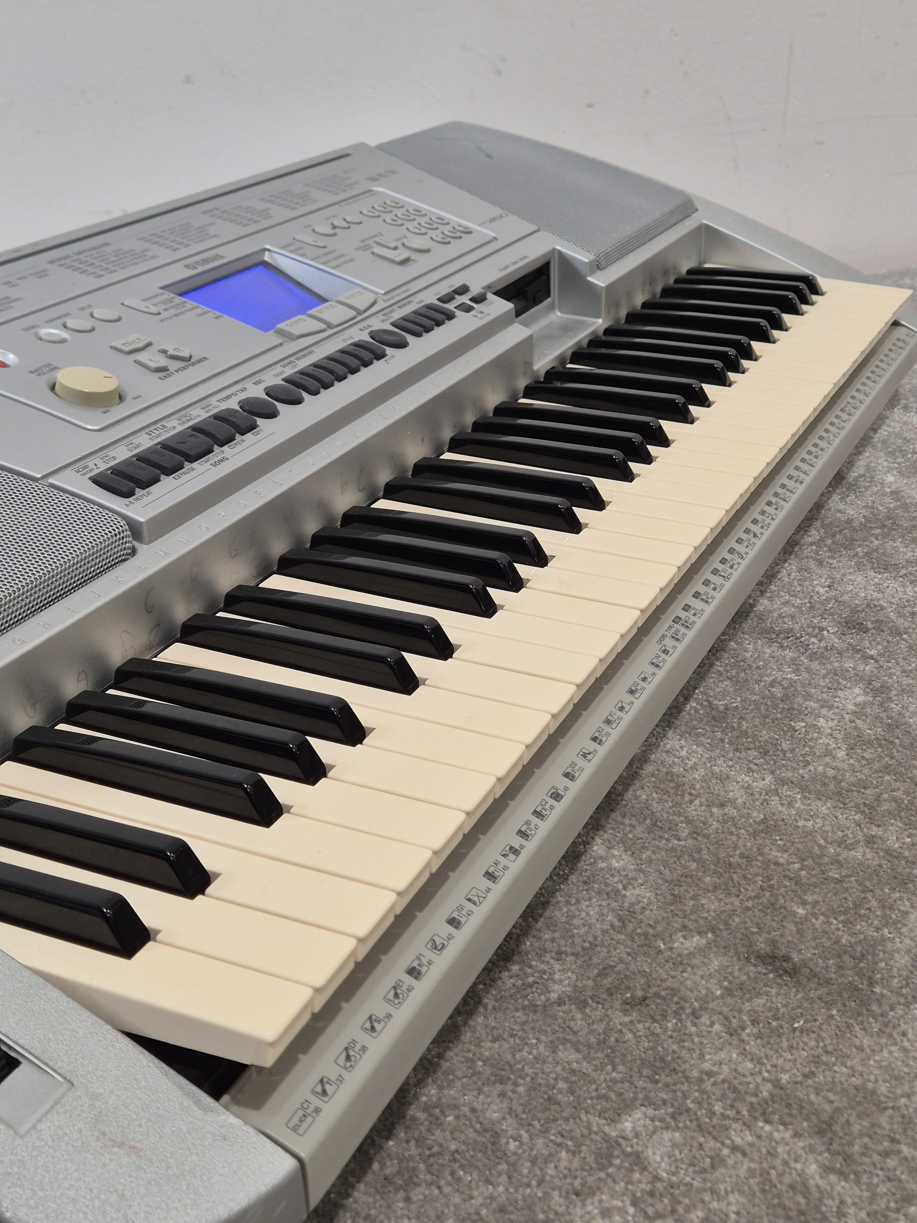 Yamaha PSR450 Keyboard - 61 Keys, Portable - Fair - Image 10