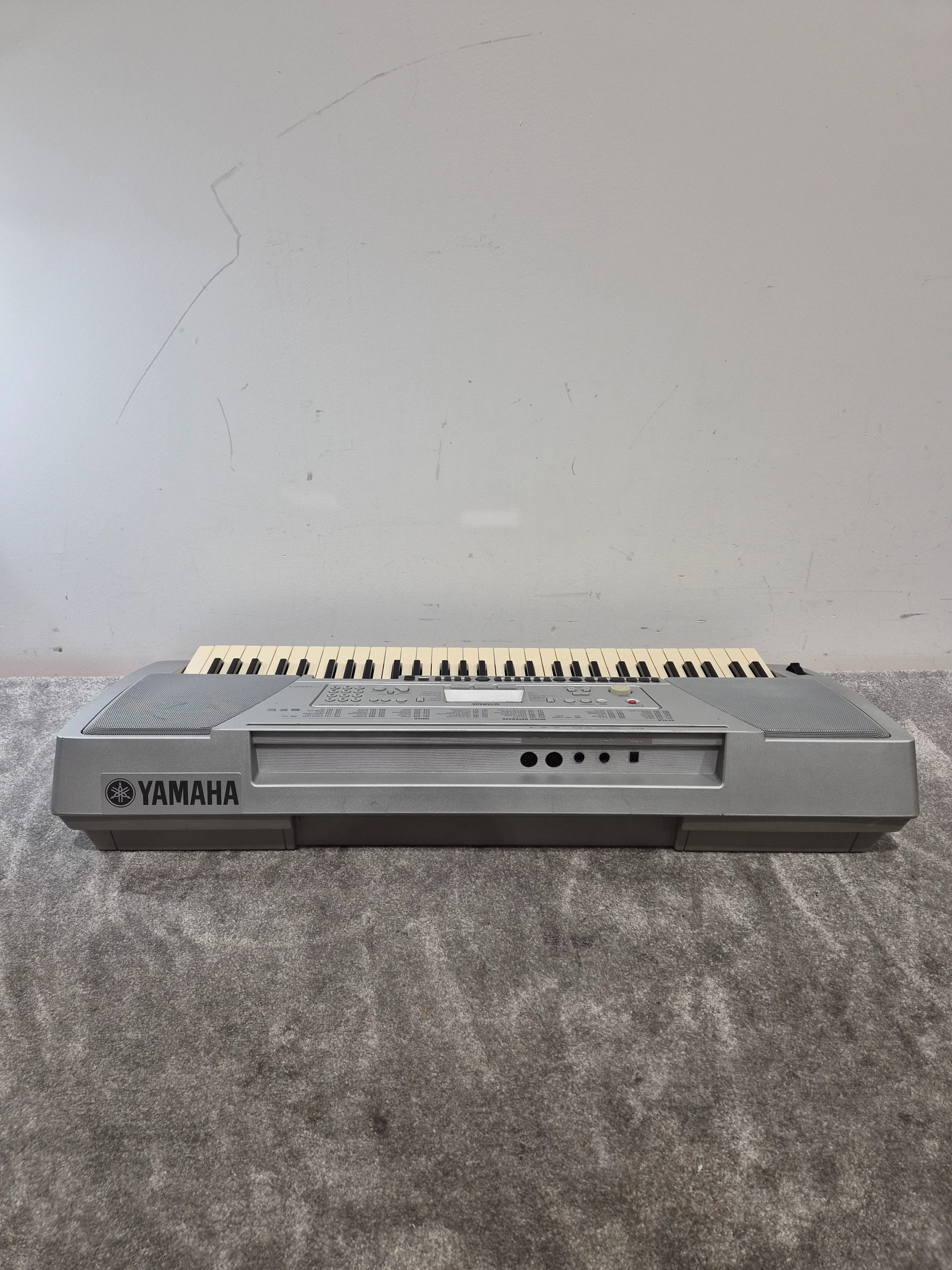 Yamaha PSR450 Keyboard - 61 Keys, Portable - Fair - Image 11