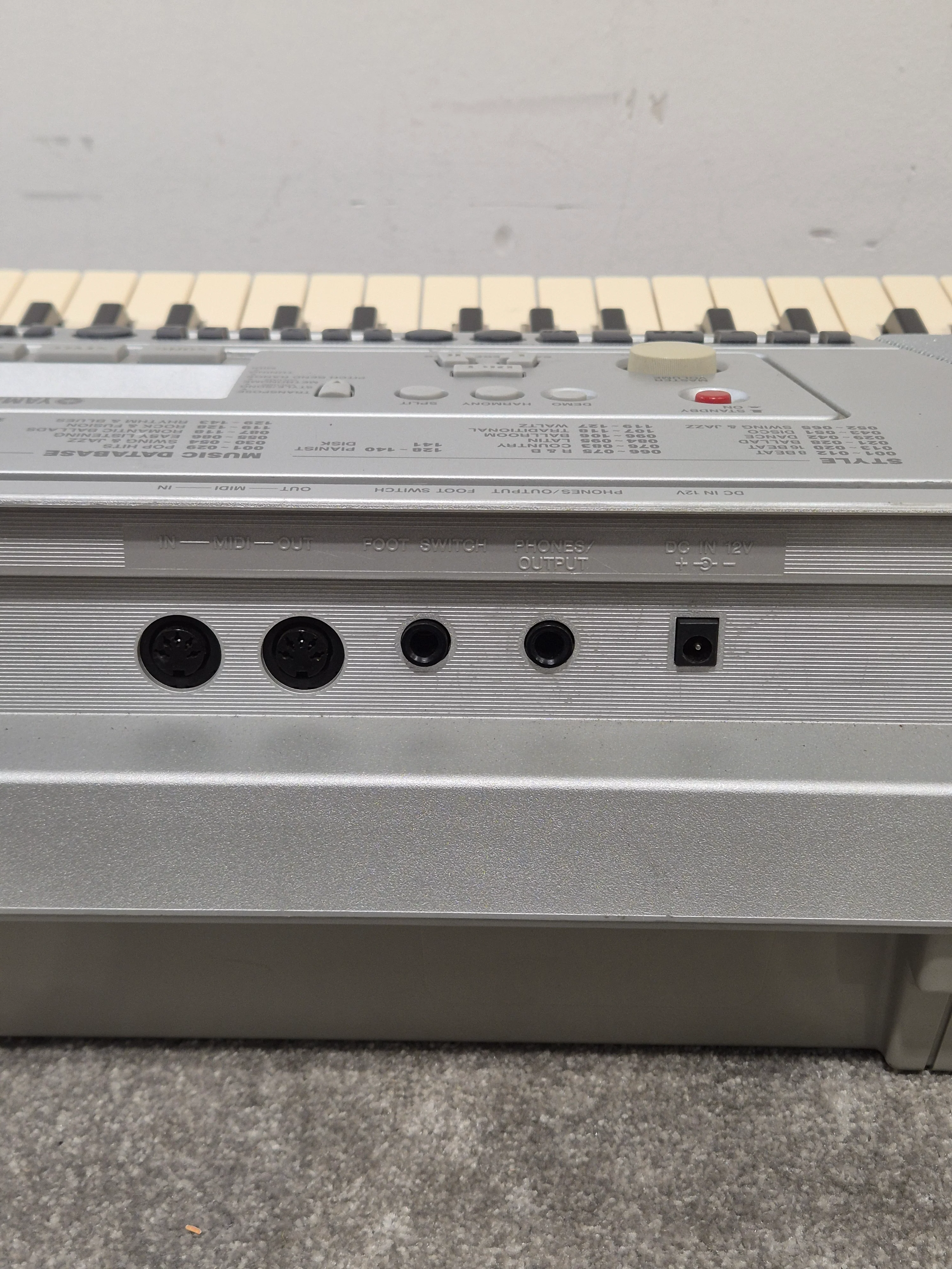 Yamaha PSR450 Keyboard - 61 Keys, Portable - Fair - Image 12