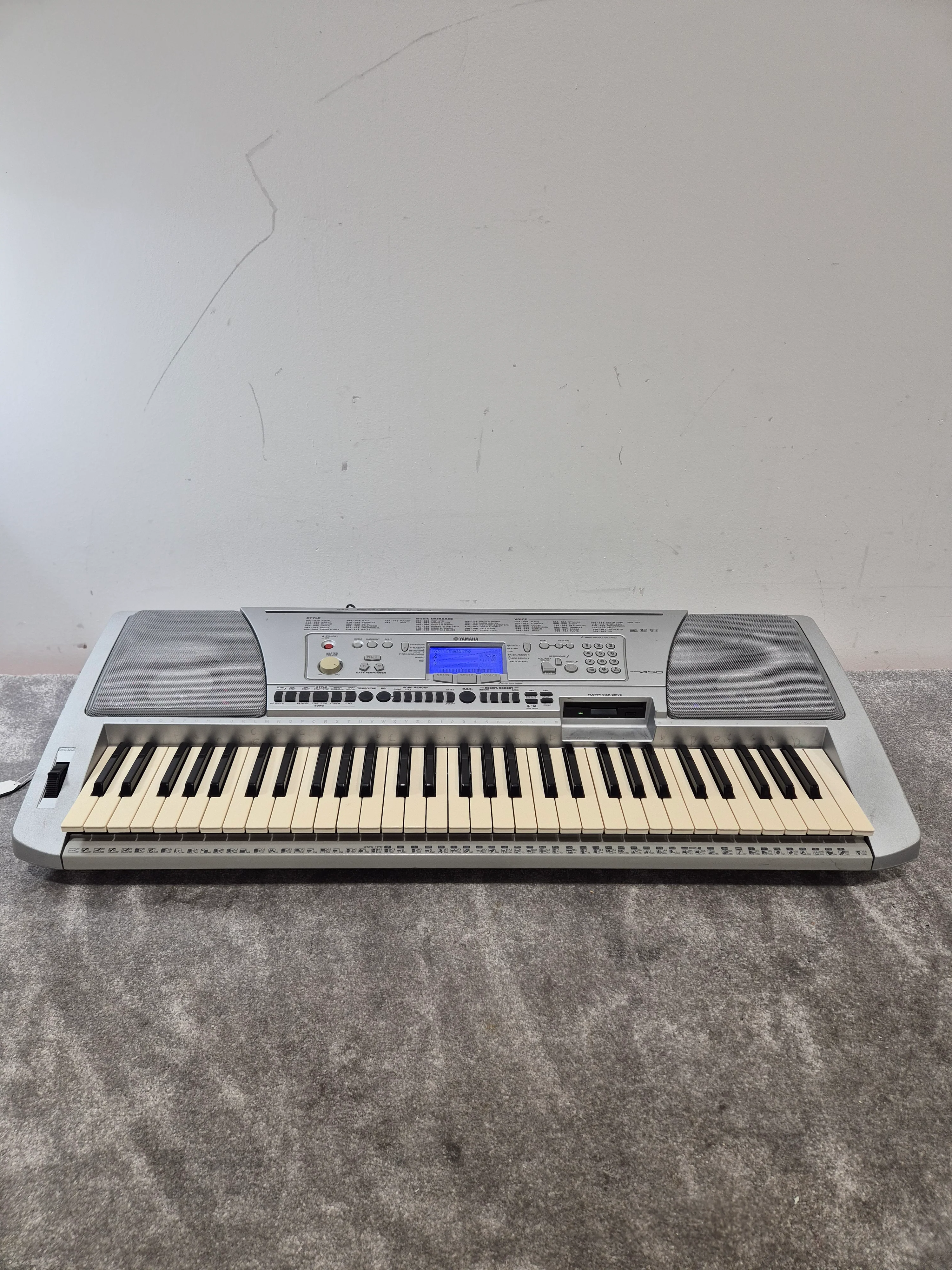 Yamaha PSR450 Keyboard - 61 Keys, Portable - Fair - Image 5
