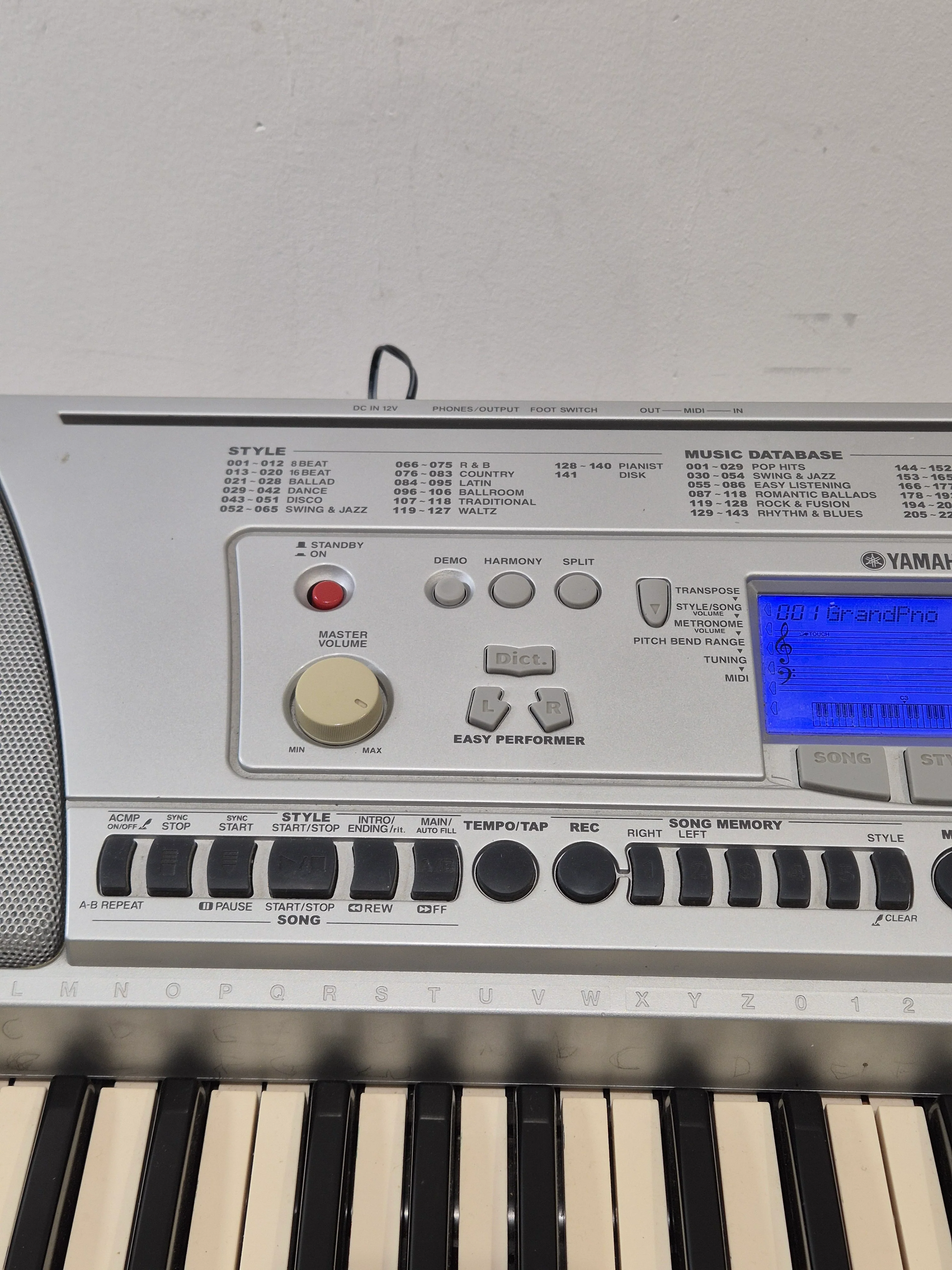 Yamaha PSR450 Keyboard - 61 Keys, Portable - Fair - Image 6