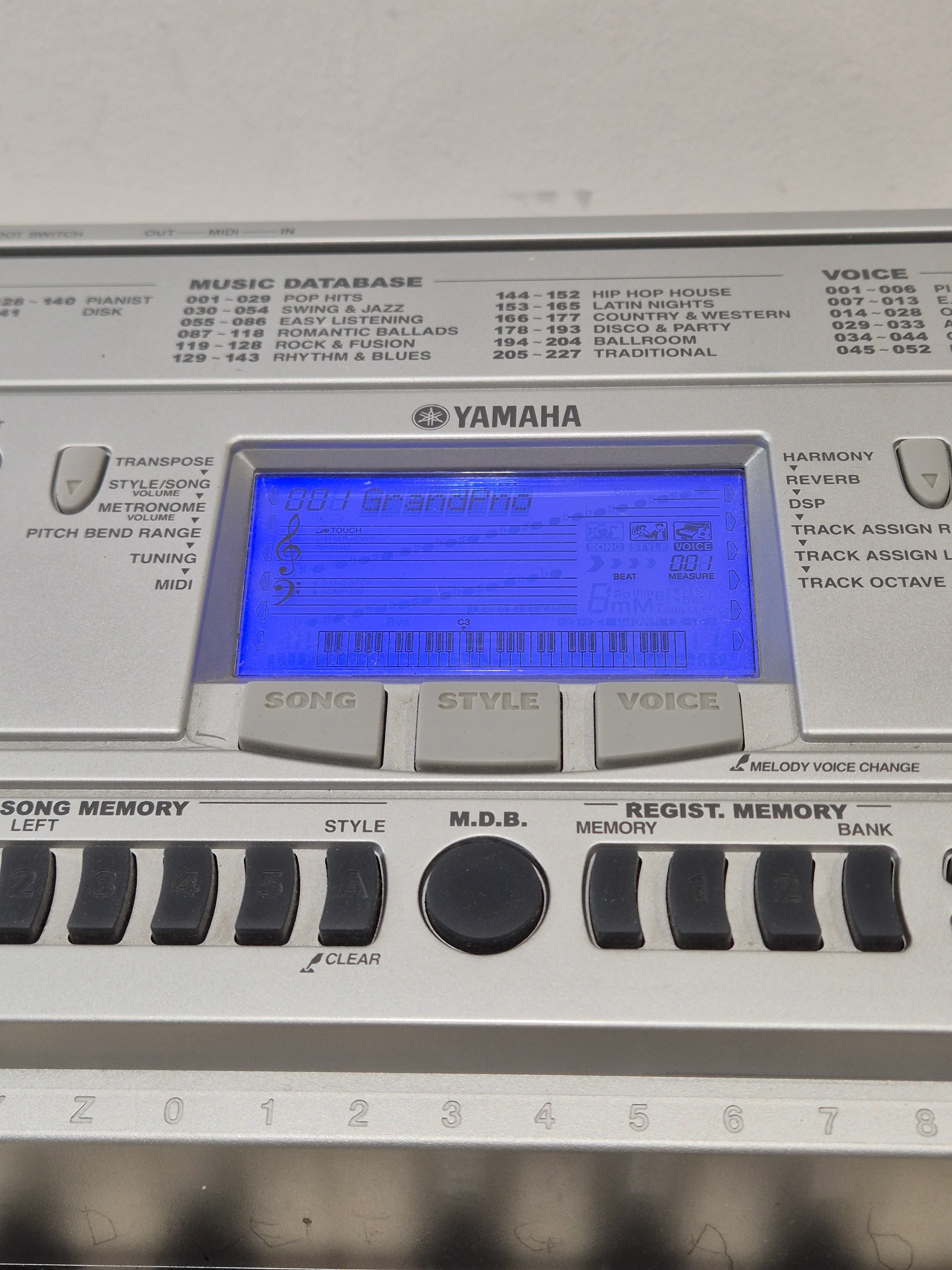 Yamaha PSR450 Keyboard - 61 Keys, Portable - Fair - Image 7