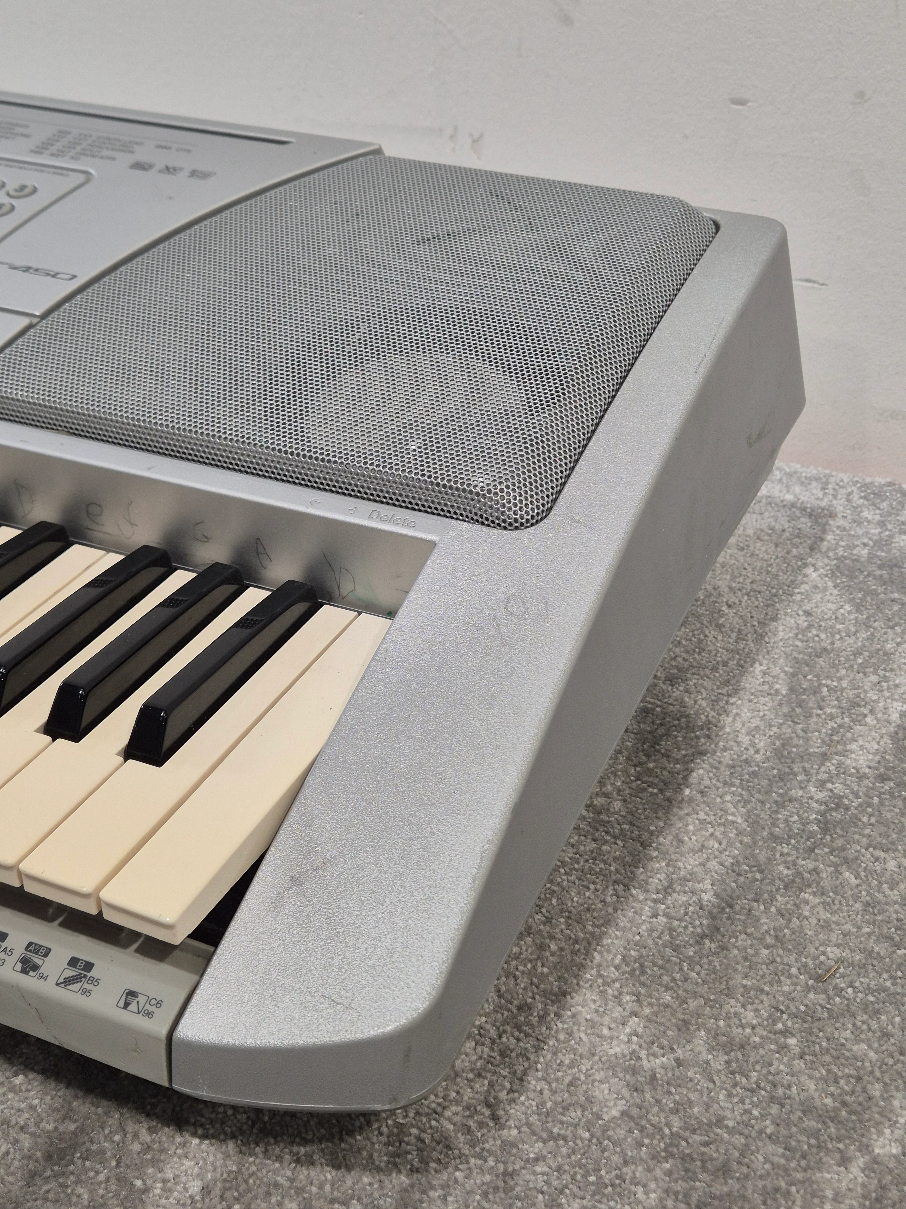 Yamaha PSR450 Keyboard - 61 Keys, Portable - Fair - Image 9