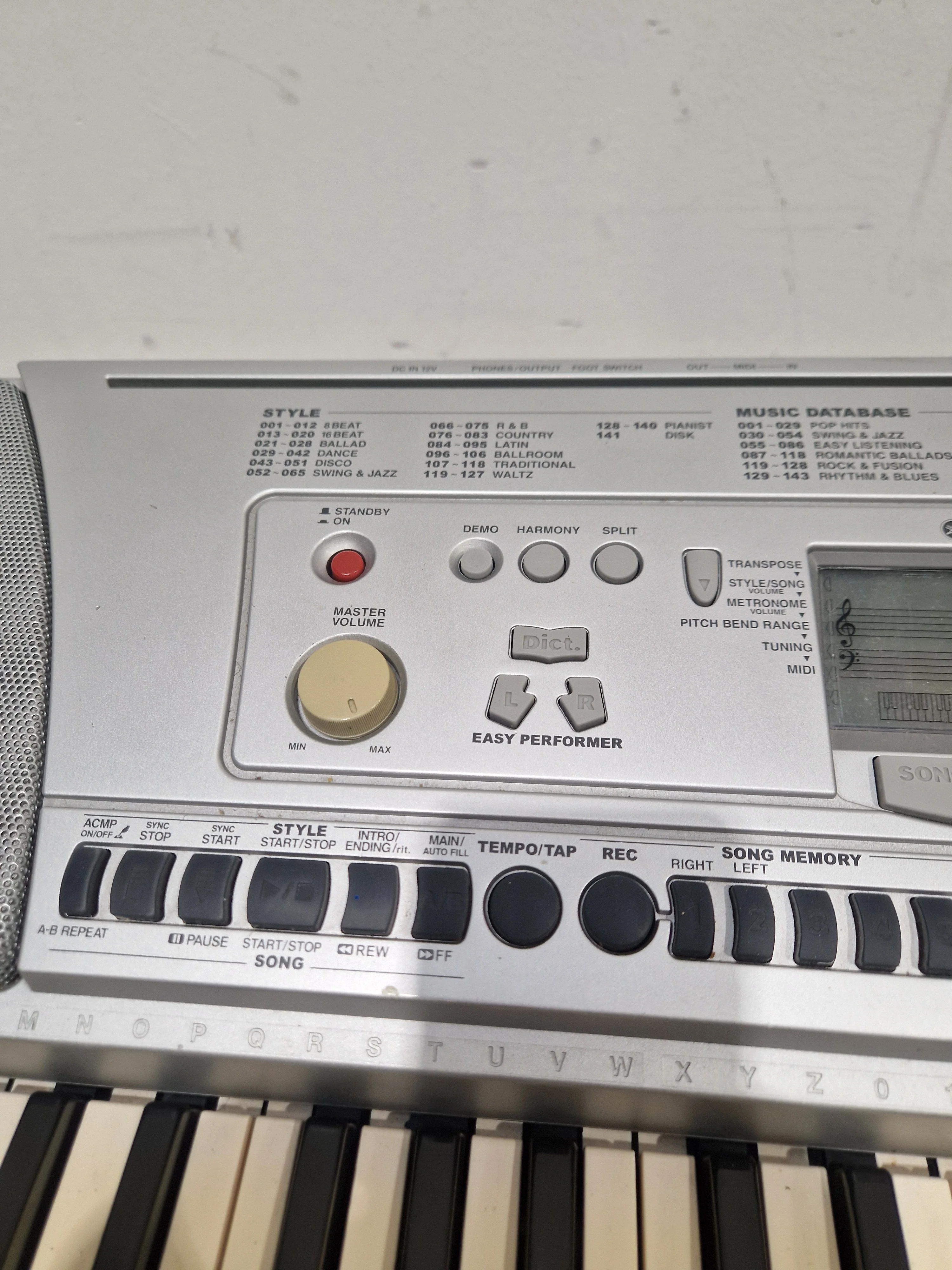 Yamaha Psr450 Keyboard - 61 Keys, Touch Sensitive - Spares or Repair - Image 11