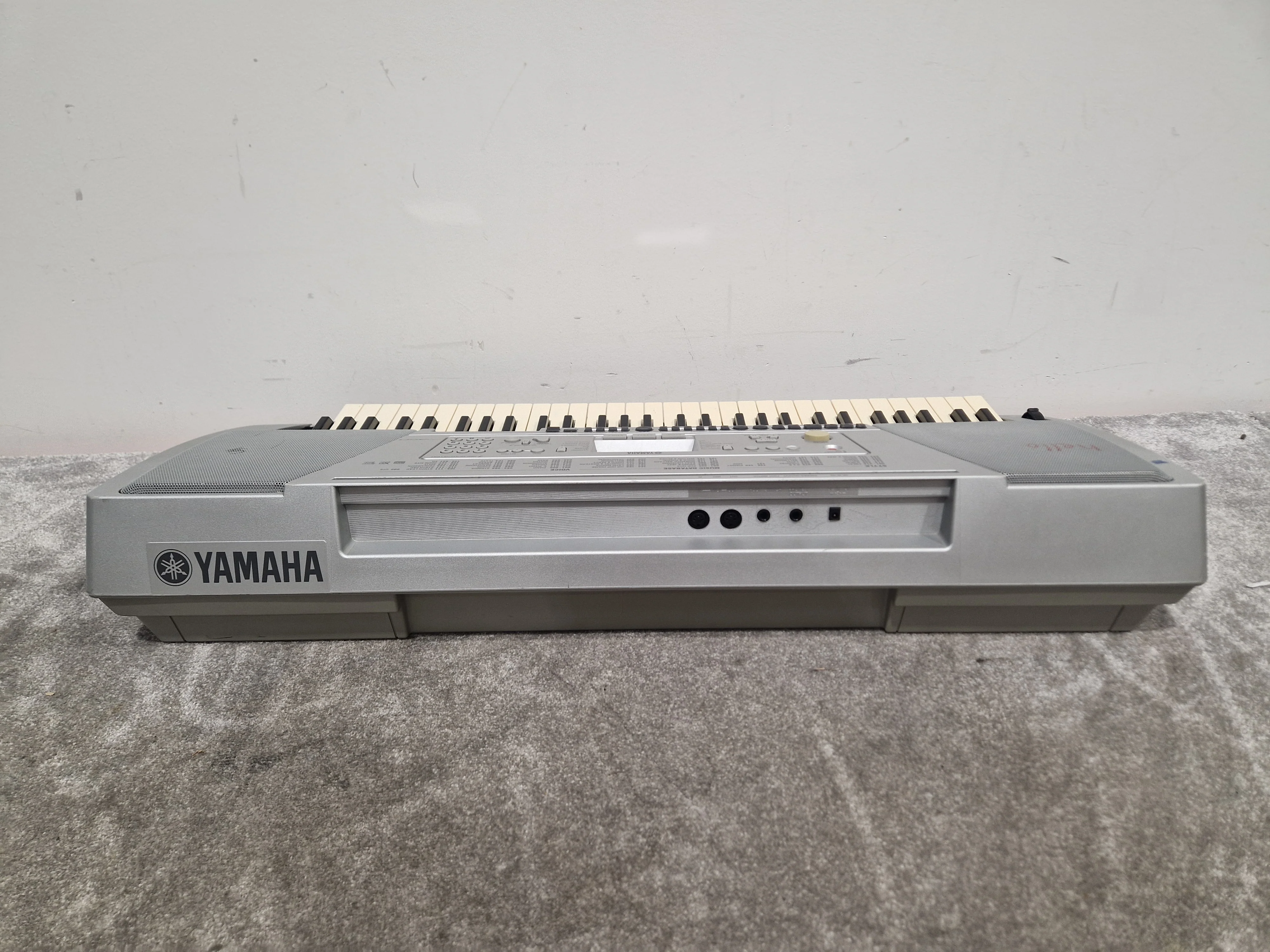 Yamaha Psr450 Keyboard - 61 Keys, Touch Sensitive - Spares or Repair - Image 2