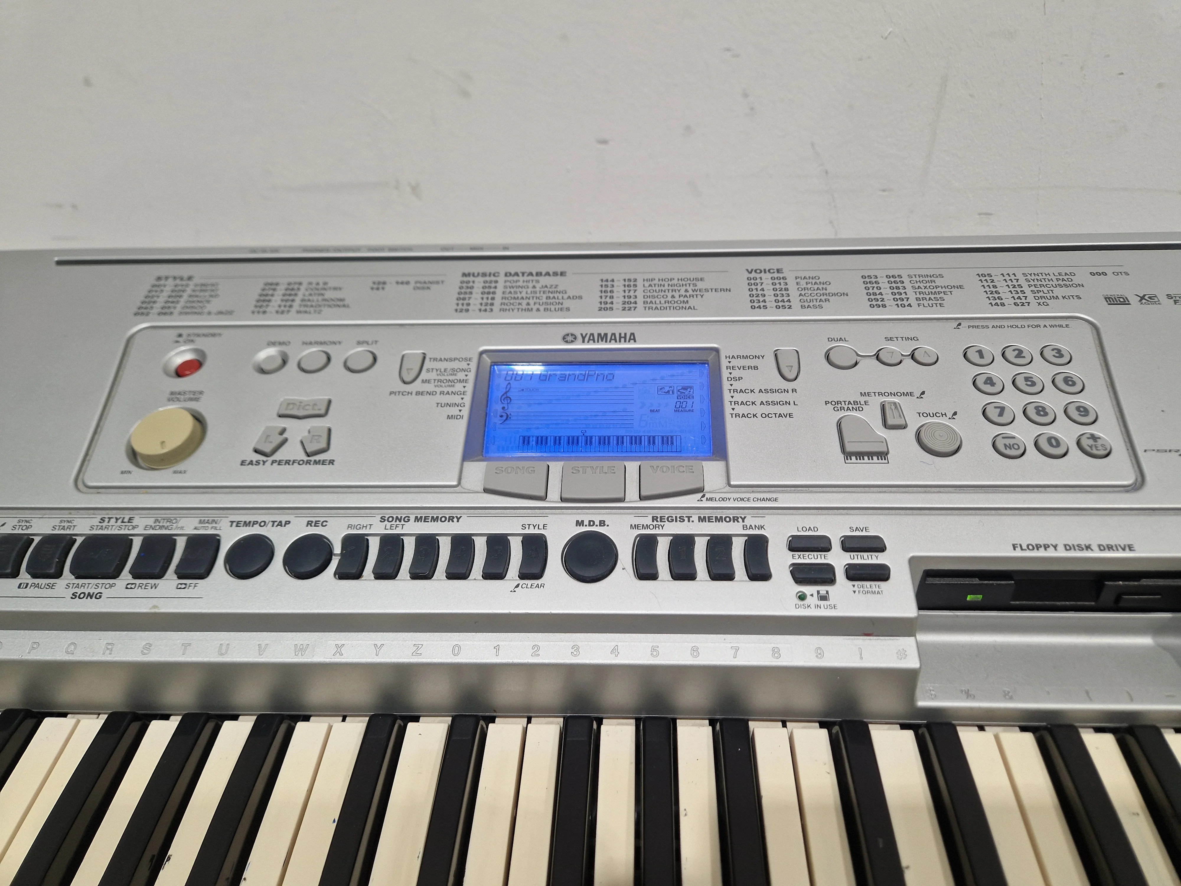 Yamaha Psr450 Keyboard - 61 Keys, Touch Sensitive - Spares or Repair - Image 3