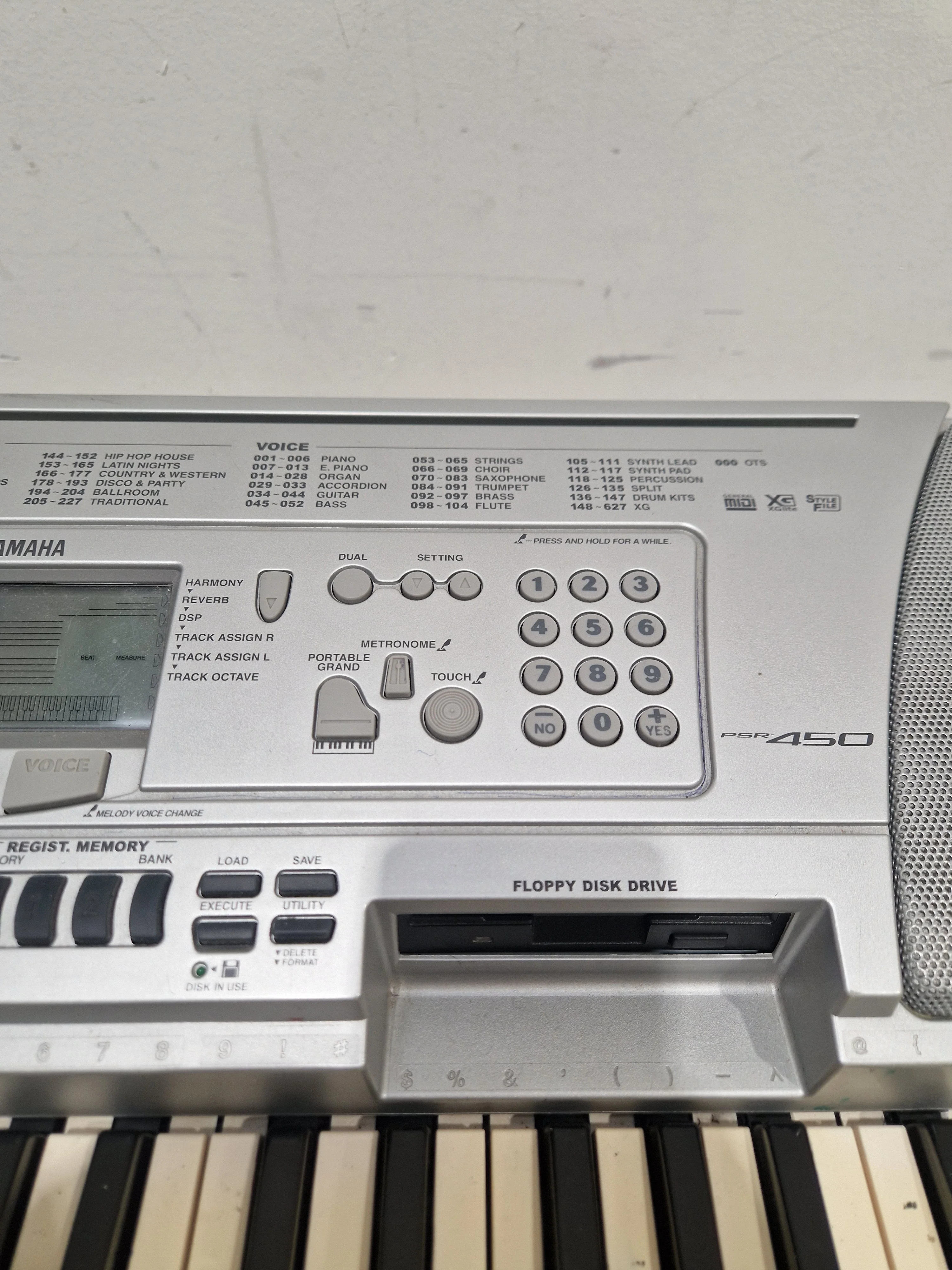 Yamaha Psr450 Keyboard - 61 Keys, Touch Sensitive - Spares or Repair - Image 4