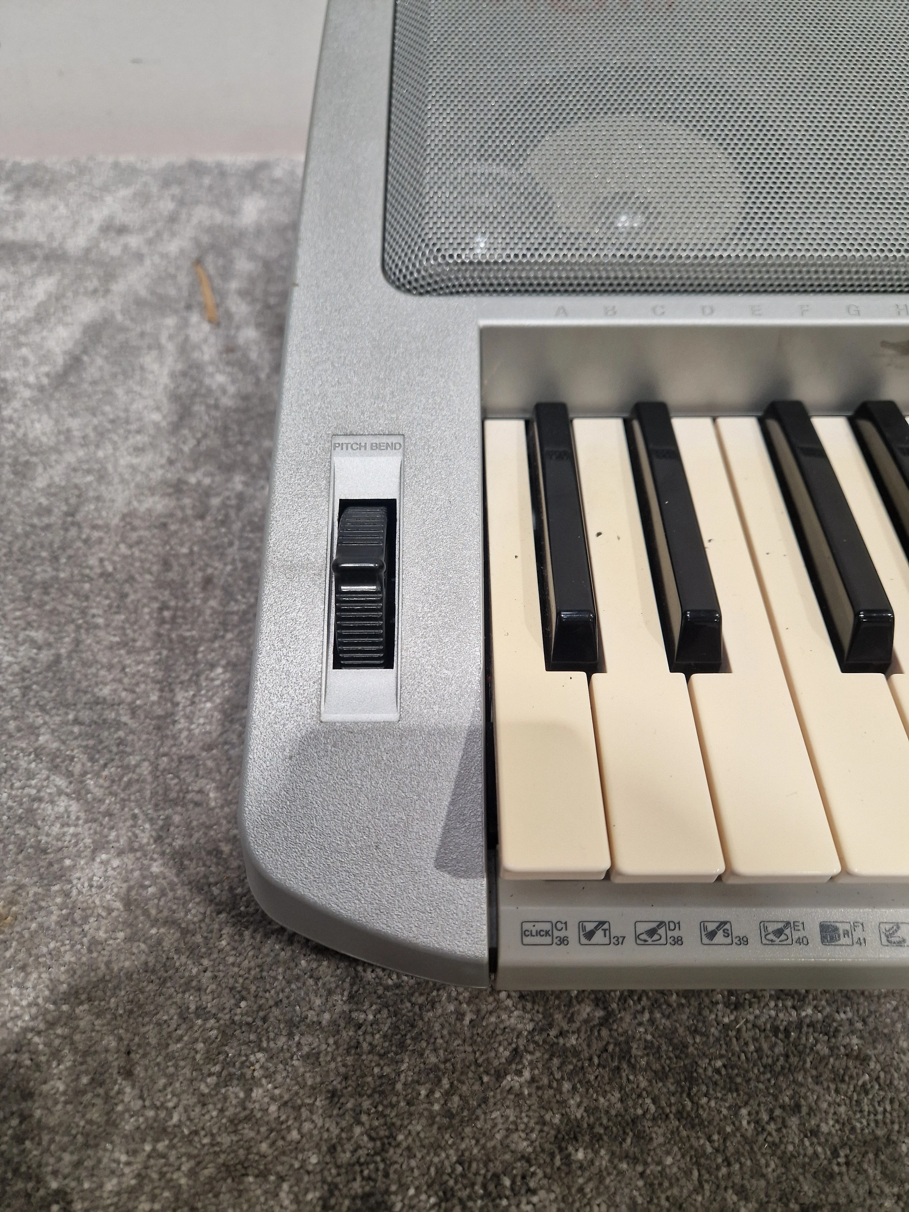 Yamaha Psr450 Keyboard - 61 Keys, Touch Sensitive - Spares or Repair - Image 5