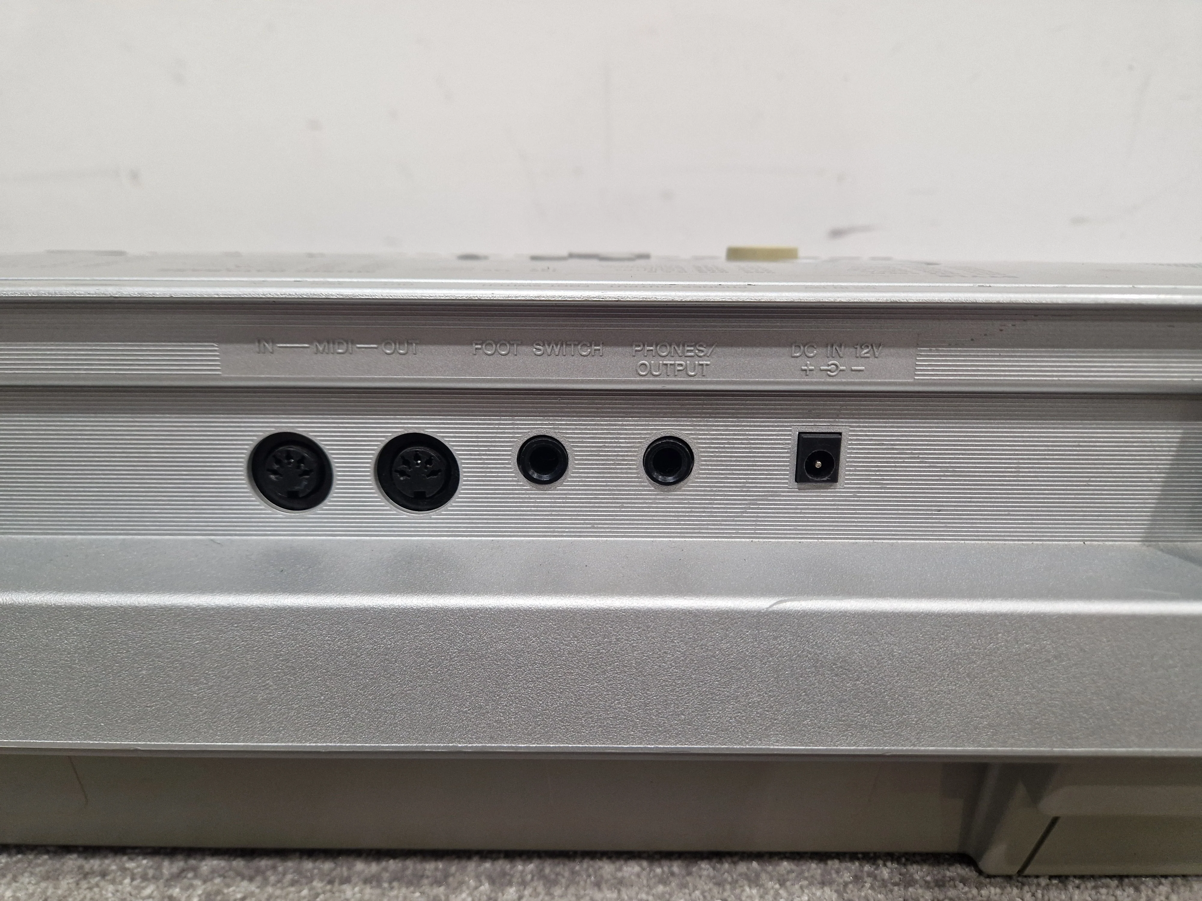 Yamaha Psr450 Keyboard - 61 Keys, Touch Sensitive - Spares or Repair - Image 7