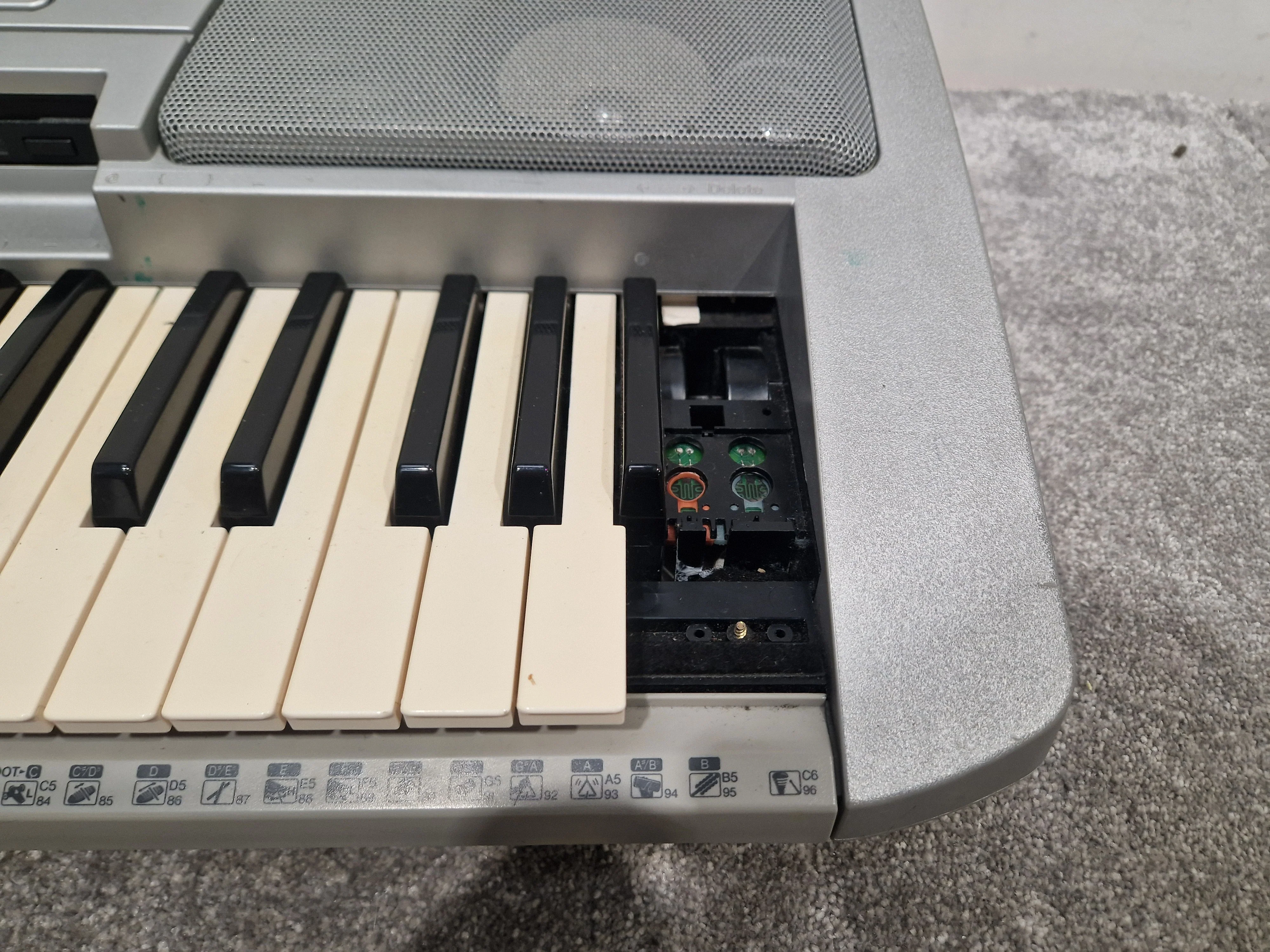 Yamaha Psr450 Keyboard - 61 Keys, Touch Sensitive - Spares or Repair - Image 8