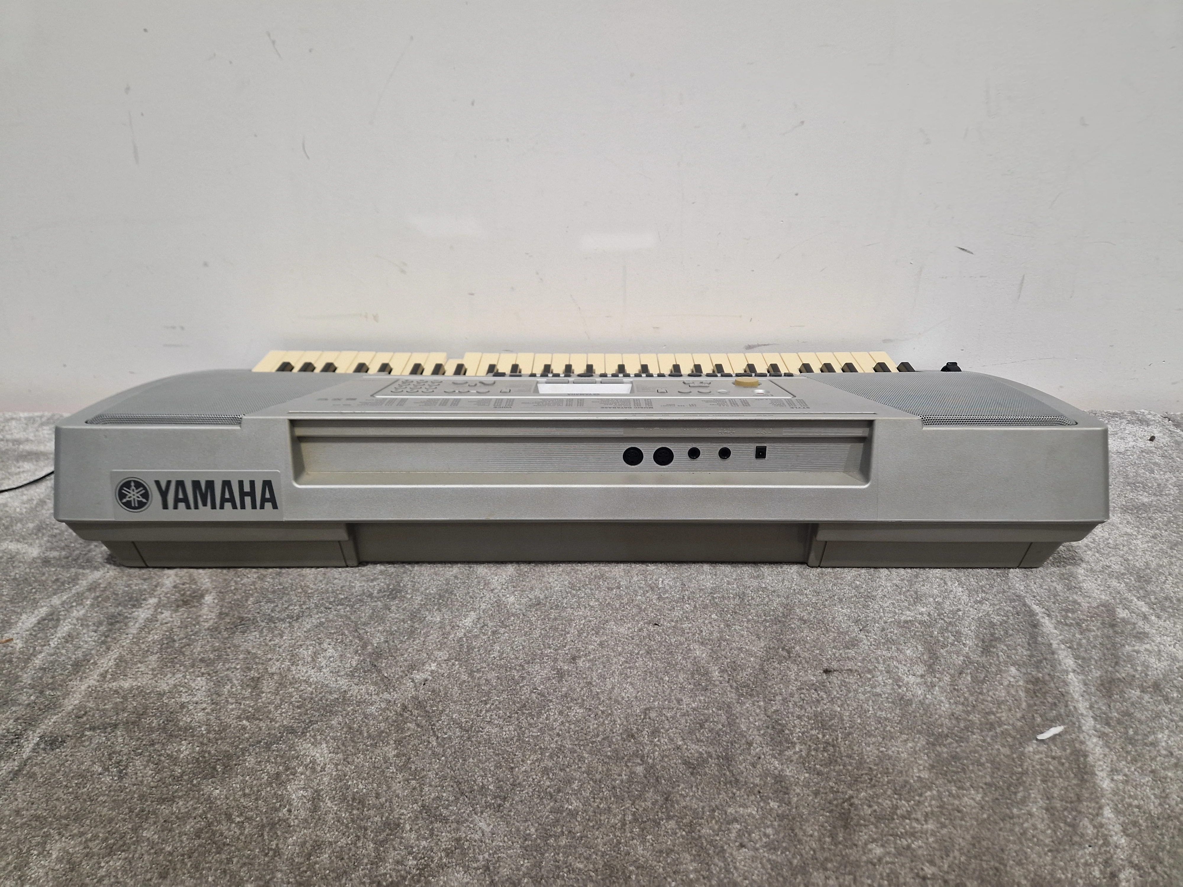 Yamaha Psr450 Keyboard - Portable Arranger, 61 Keys - Spares or Repair - Image 2