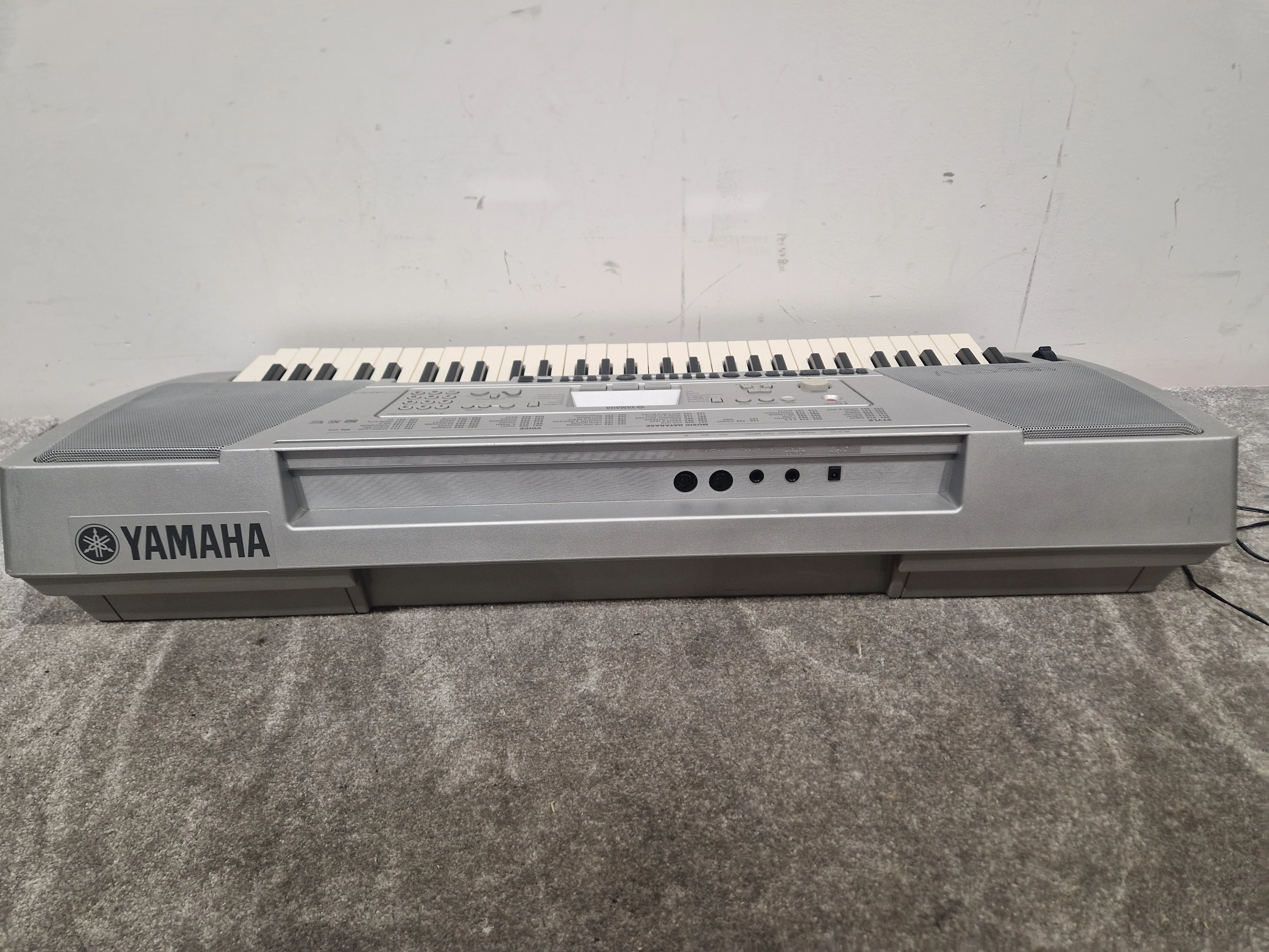 Yamaha Psr450 Keyboard - Portable Arranger, 61 Keys - Spares or Repair - Image 2