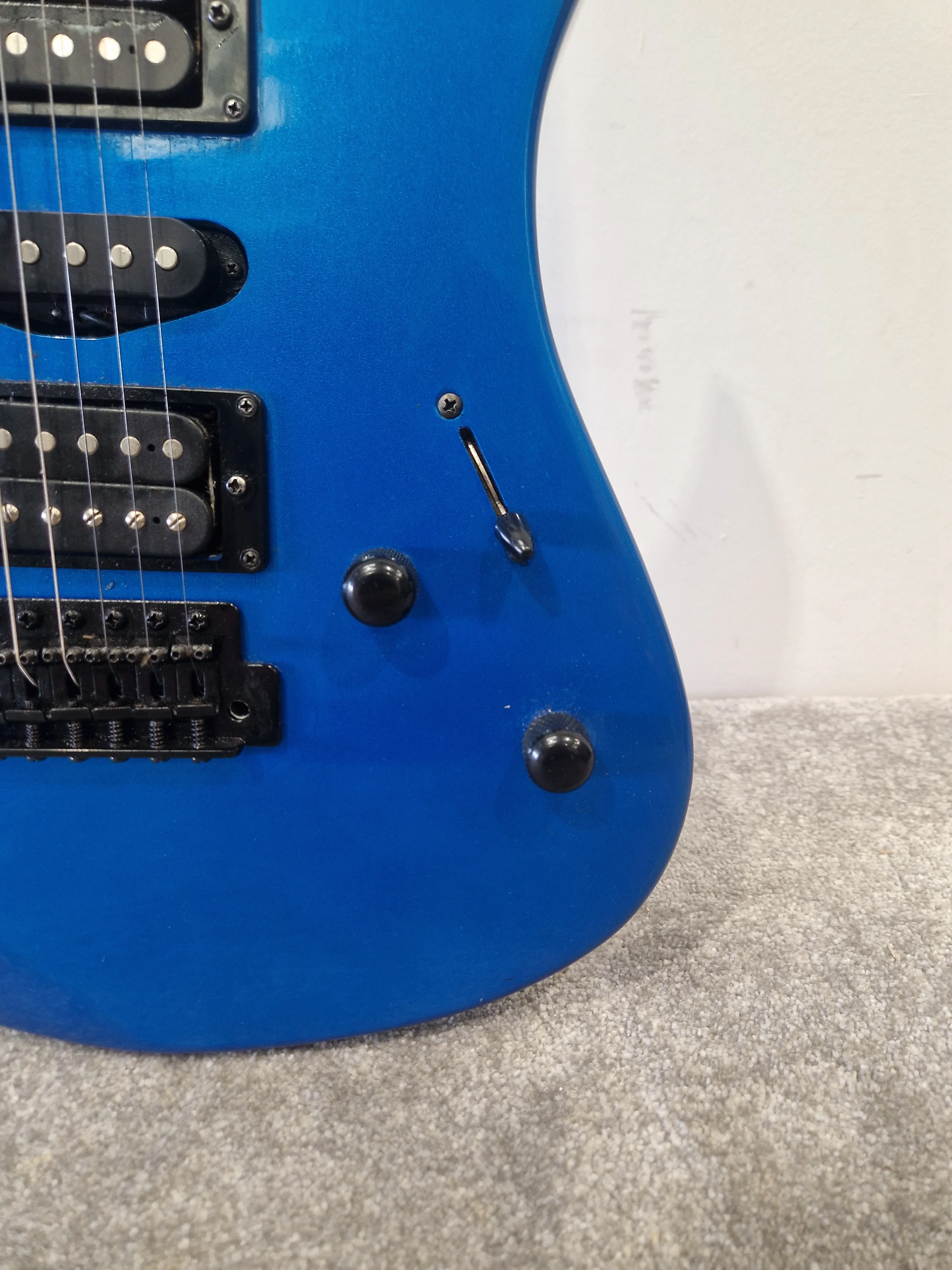 Yamaha RGX121 Electric Guitar - Solid Body, HSH Pickup Configuration - Very Good w/ Soft Case - Image 5