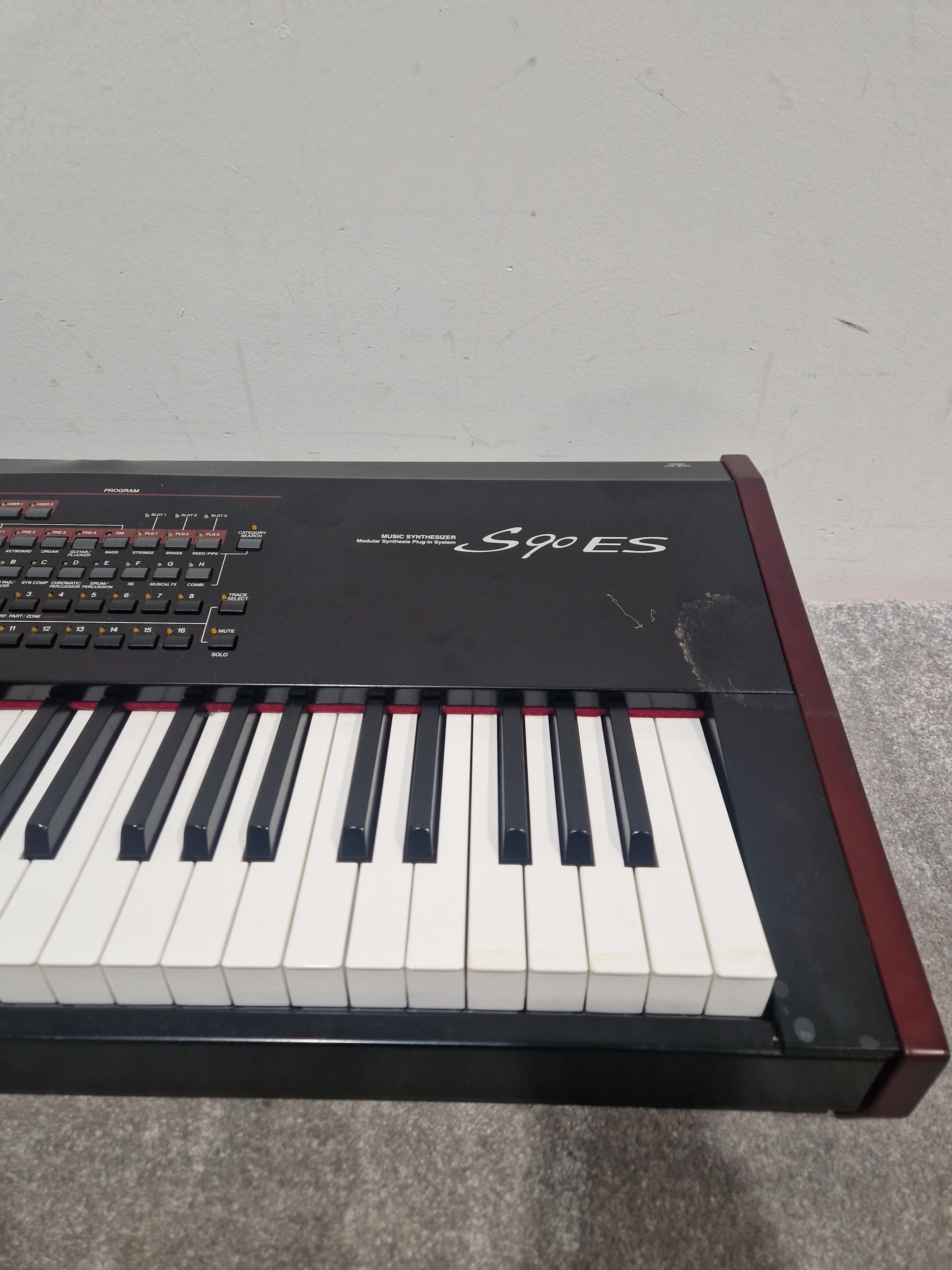 Yamaha S90ES - 88-Key Synthesizer - Spares or Repair - Image 3