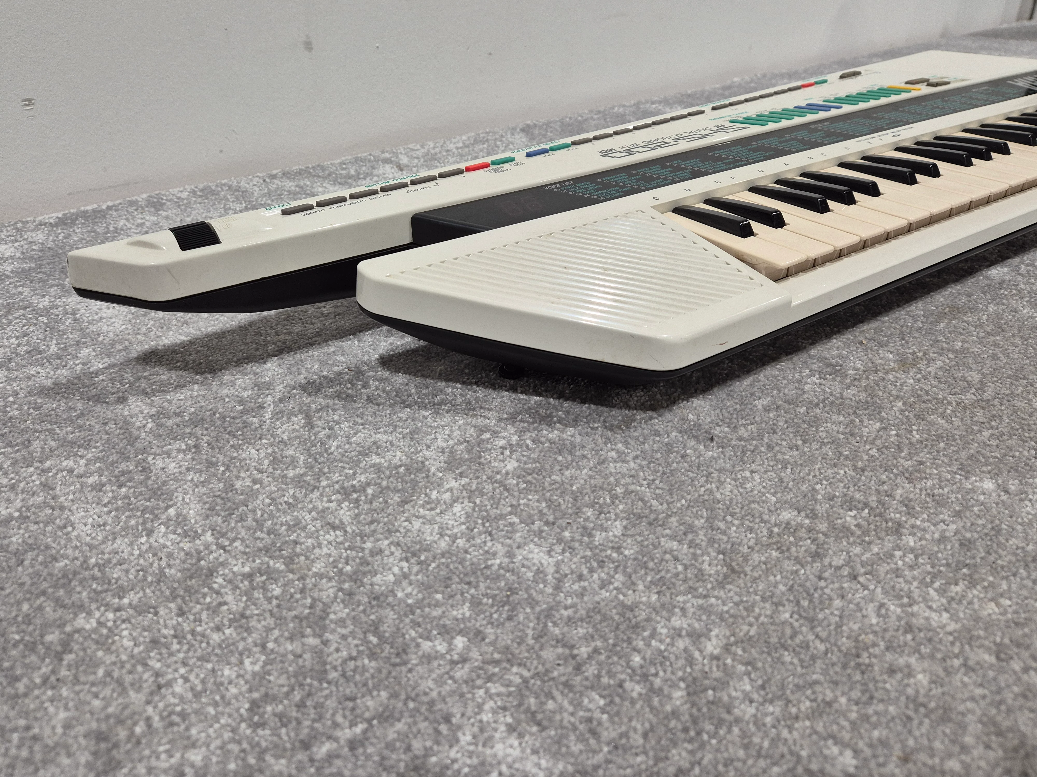 Yamaha SHS-200 - Digital Shoulder Electronic Keyboard w/ Hard Case - Image 11