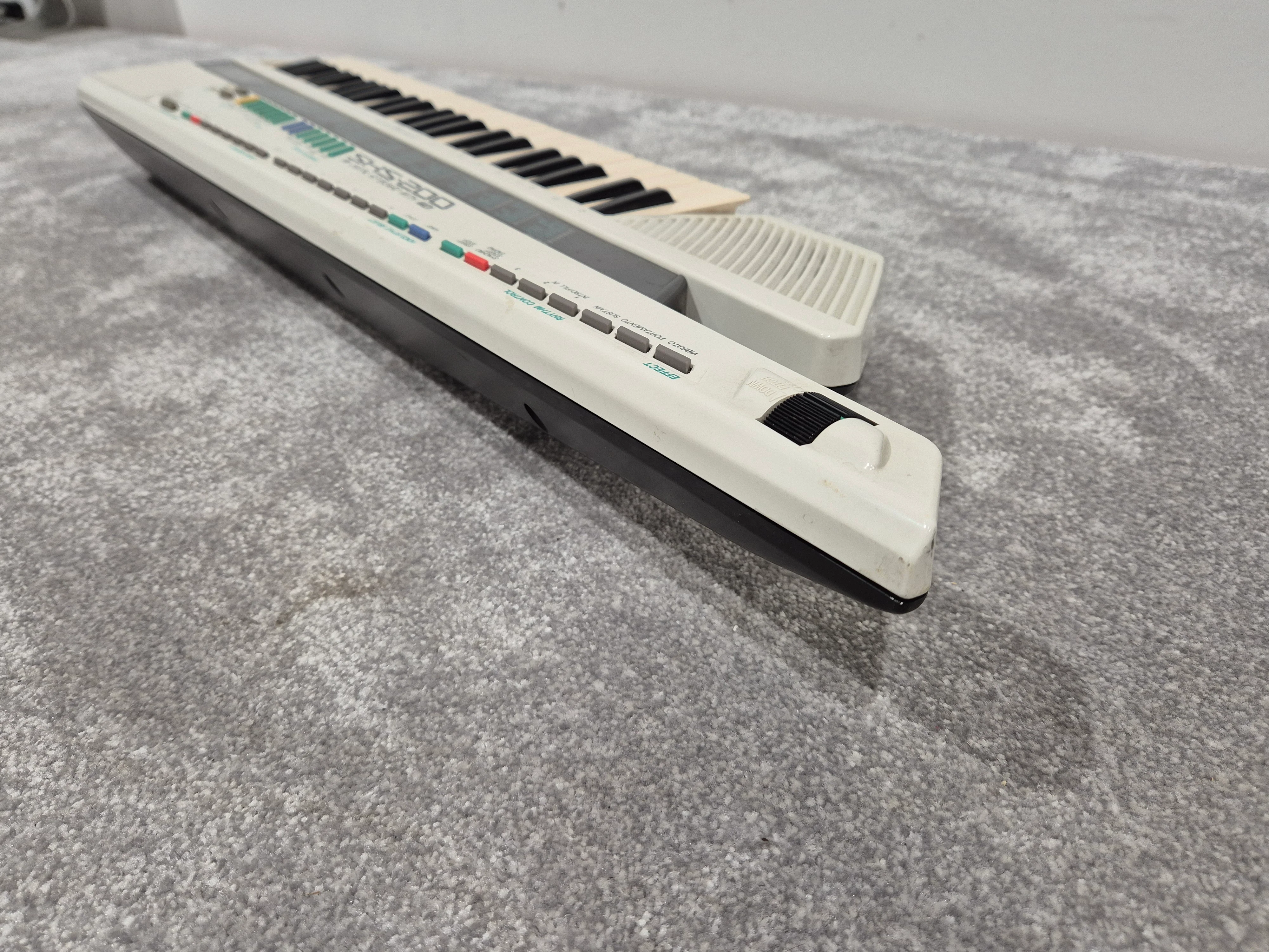 Yamaha SHS-200 - Digital Shoulder Electronic Keyboard w/ Hard Case - Image 12