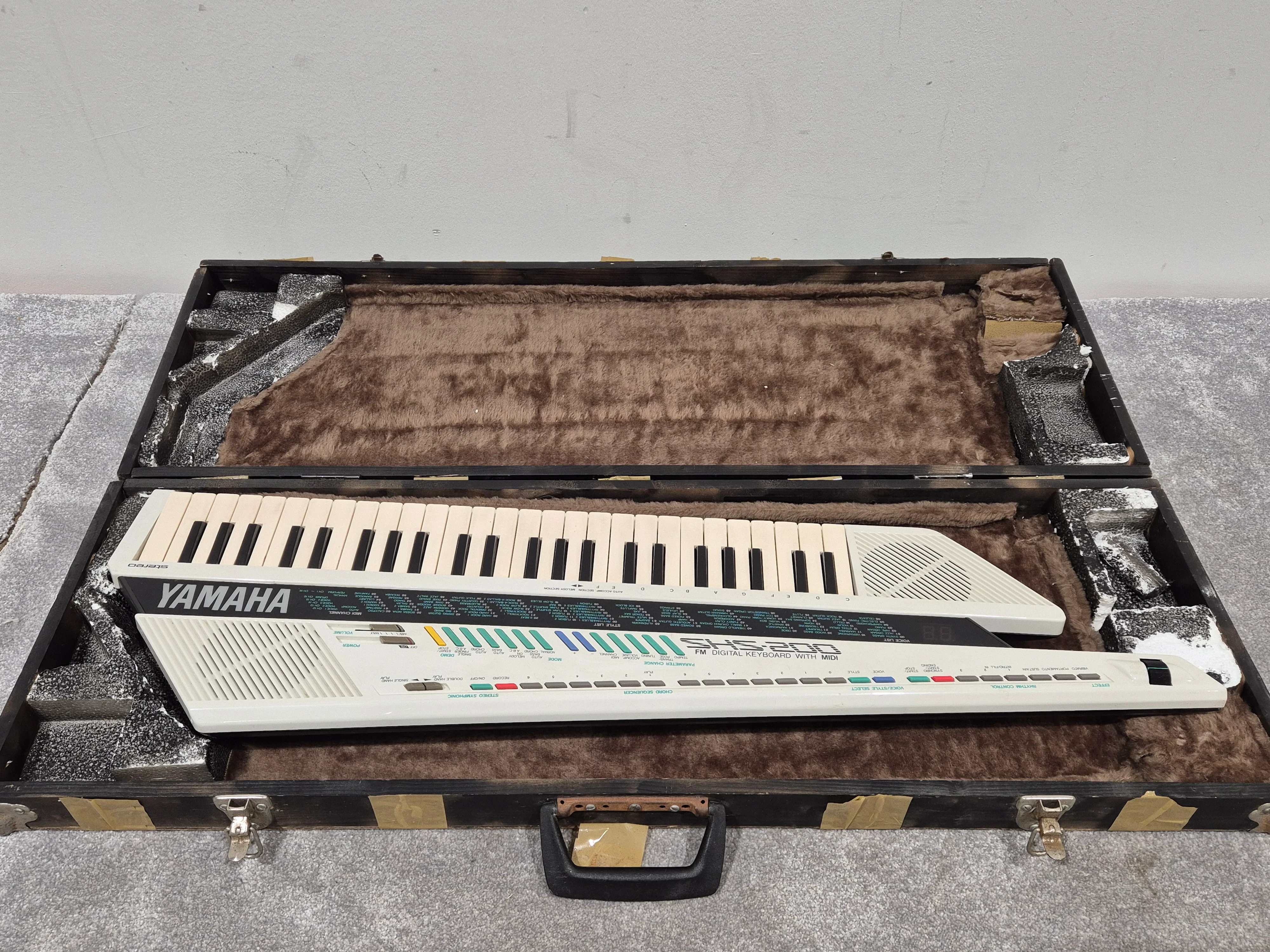 Yamaha SHS-200 - Digital Shoulder Electronic Keyboard w/ Hard Case - Image 16