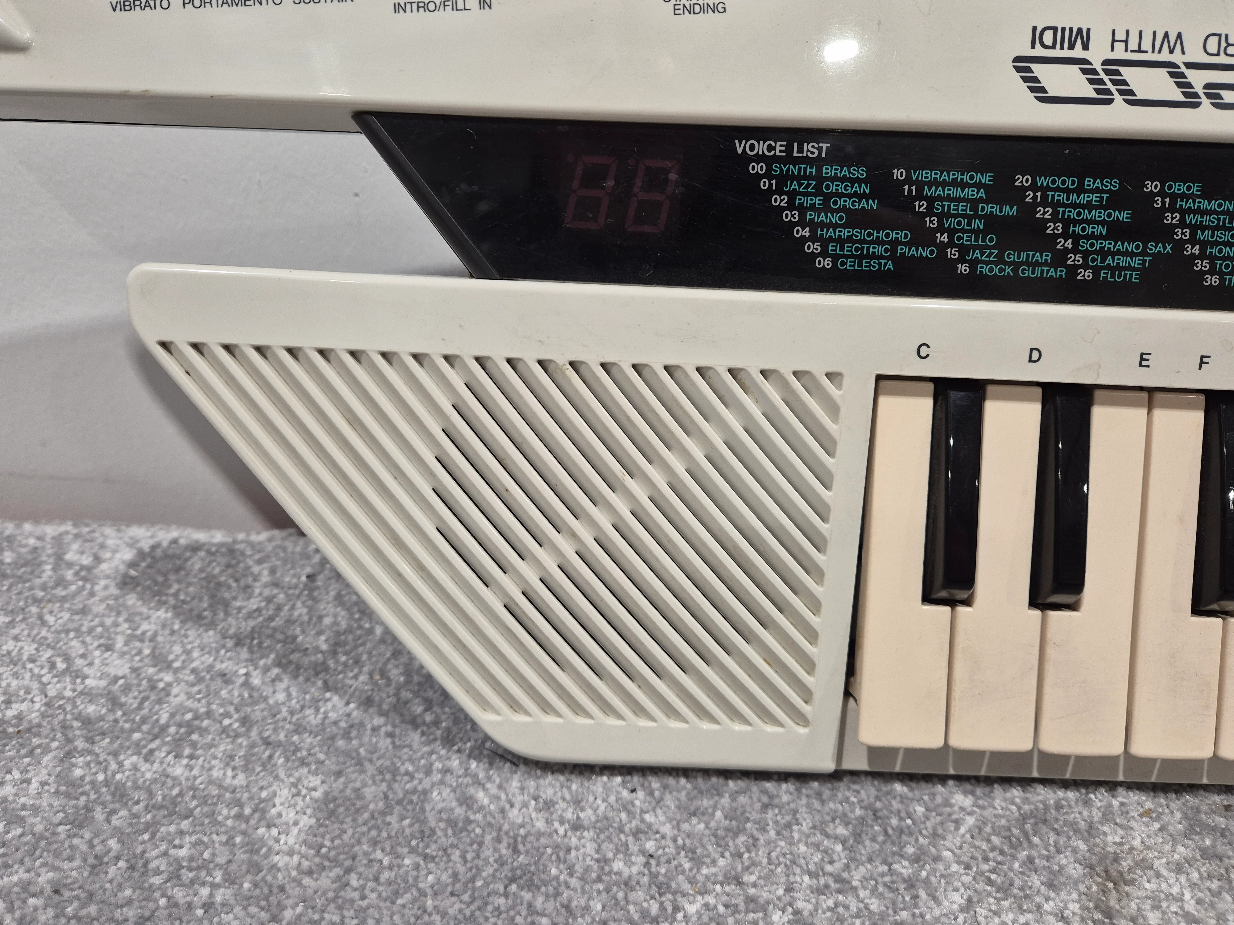 Yamaha SHS-200 - Digital Shoulder Electronic Keyboard w/ Hard Case - Image 5