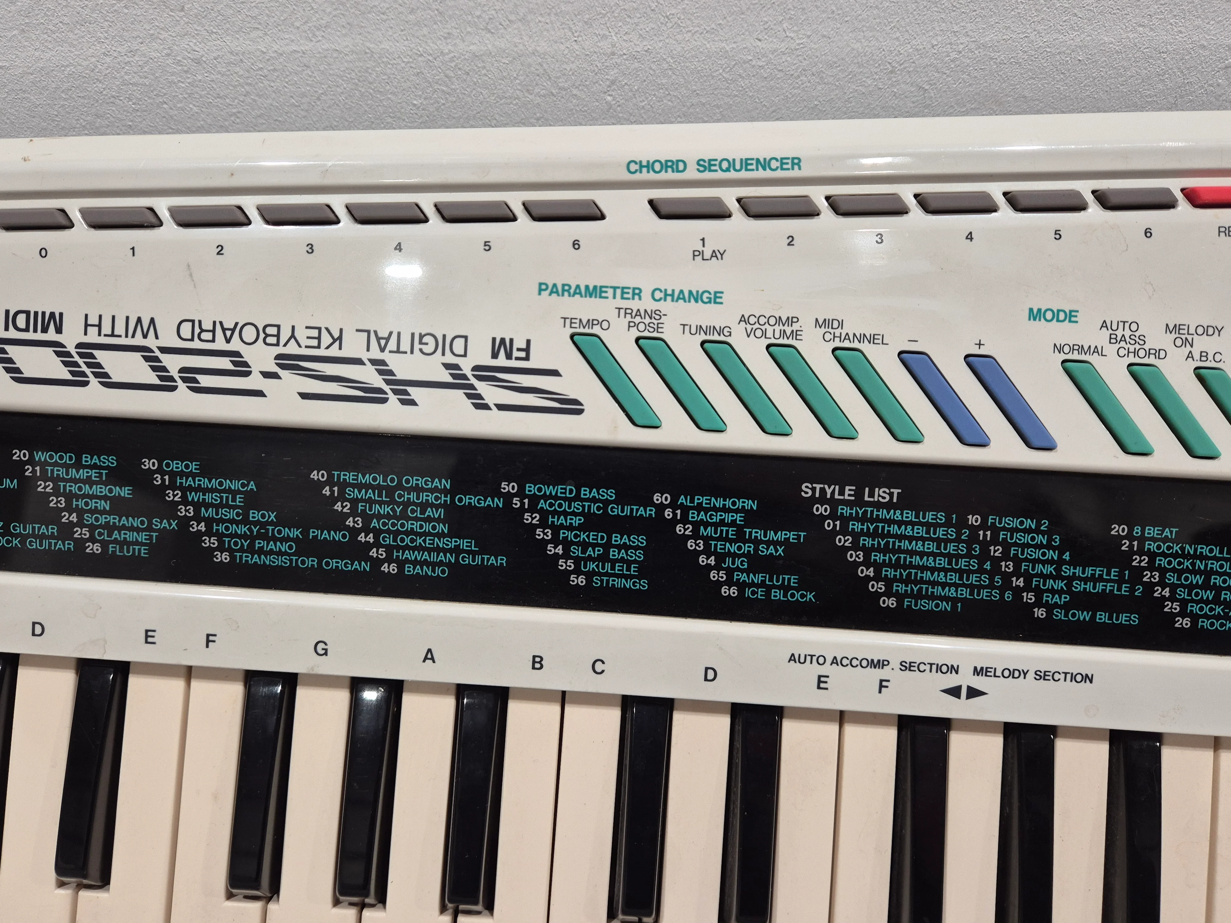 Yamaha SHS-200 - Digital Shoulder Electronic Keyboard w/ Hard Case - Image 7