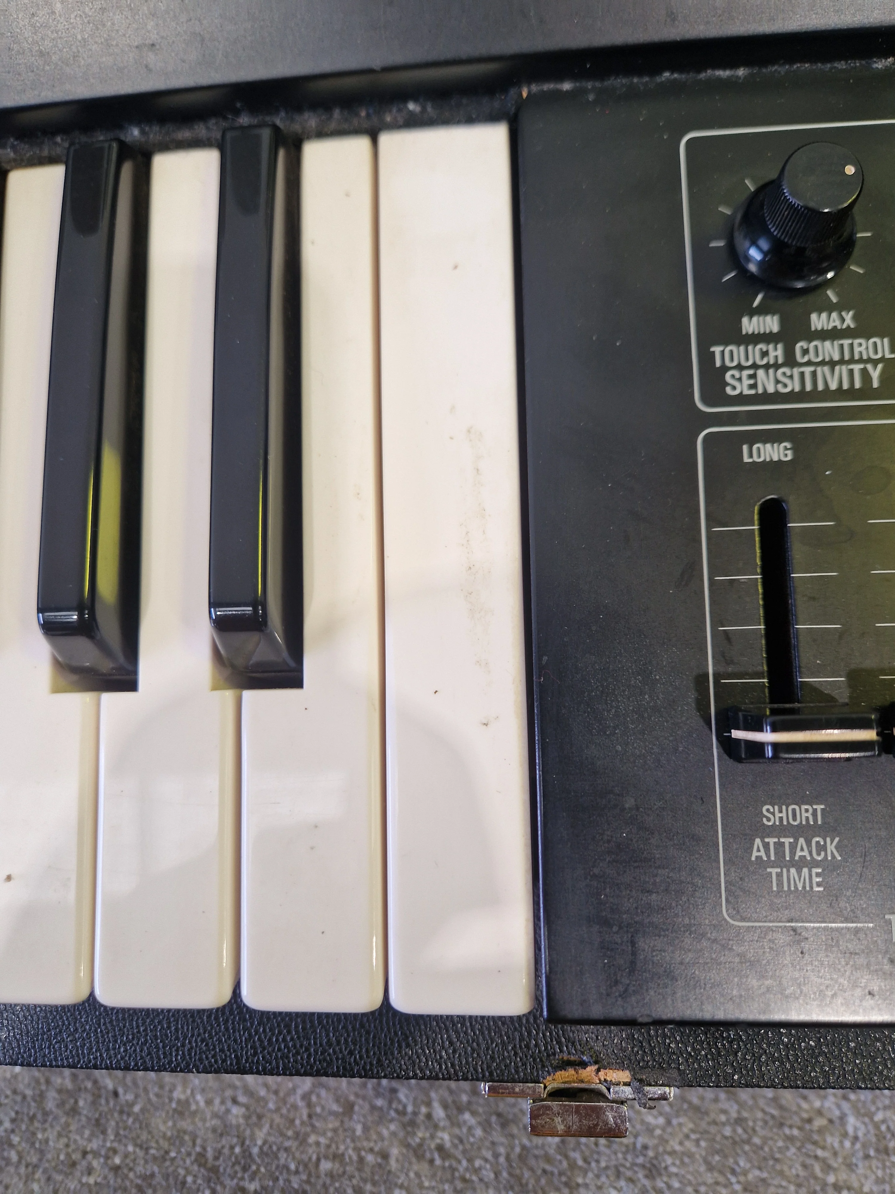 Yamaha SY-2 – Monophonic Analog Synth – Aftertouch Keyboard – Very Good Vintage w/ Case + Legs - Image 19