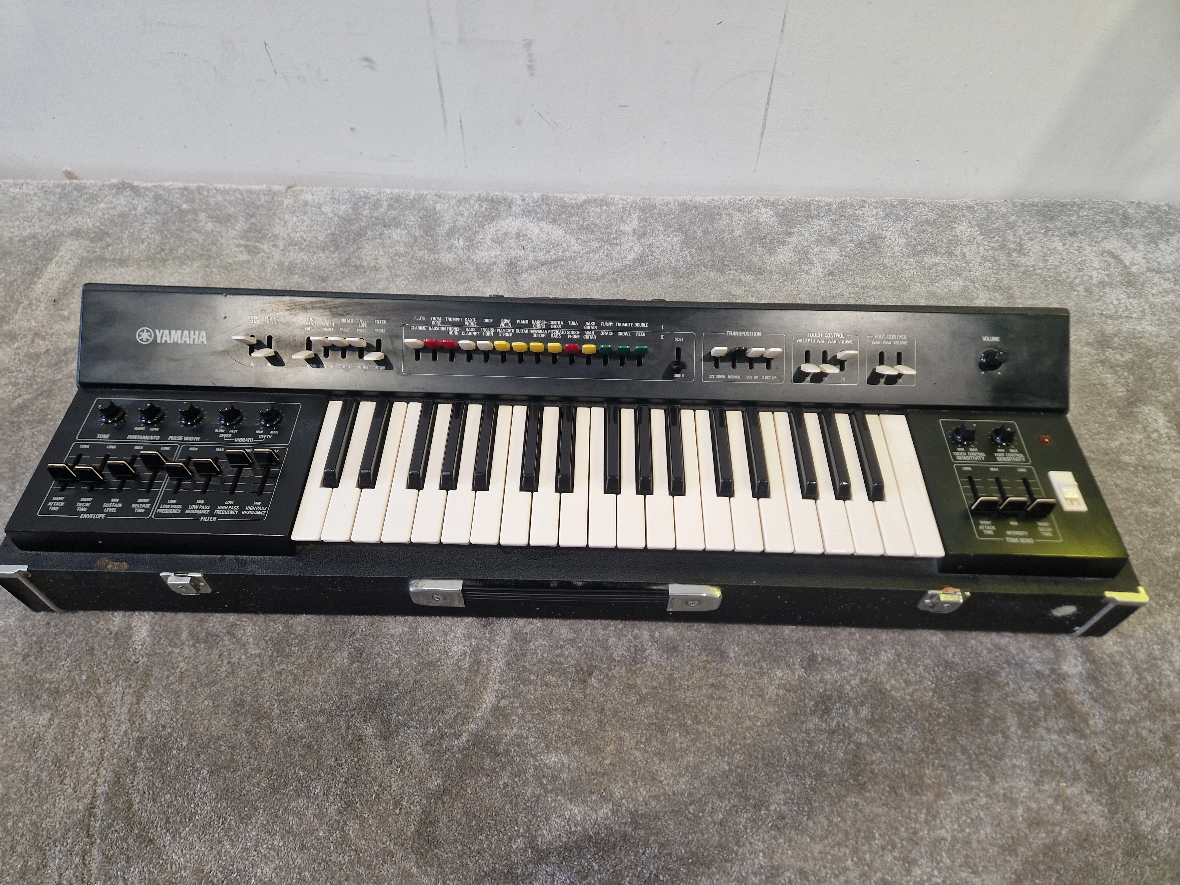 Yamaha SY-2 – Monophonic Analog Synth – Aftertouch Keyboard – Very Good Vintage w/ Case + Legs - Image 2
