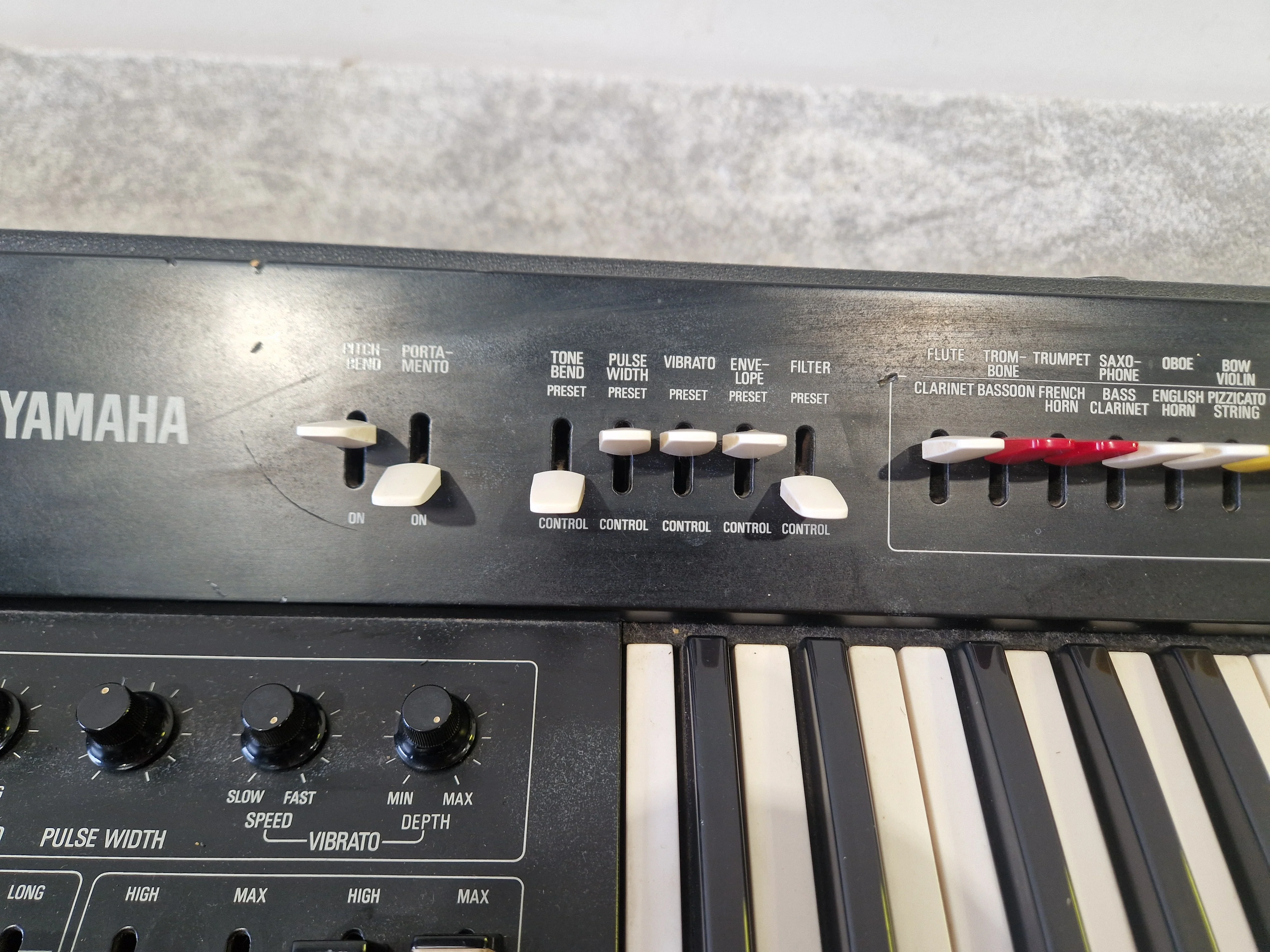 Yamaha SY-2 – Monophonic Analog Synth – Aftertouch Keyboard – Very Good Vintage w/ Case + Legs - Image 7