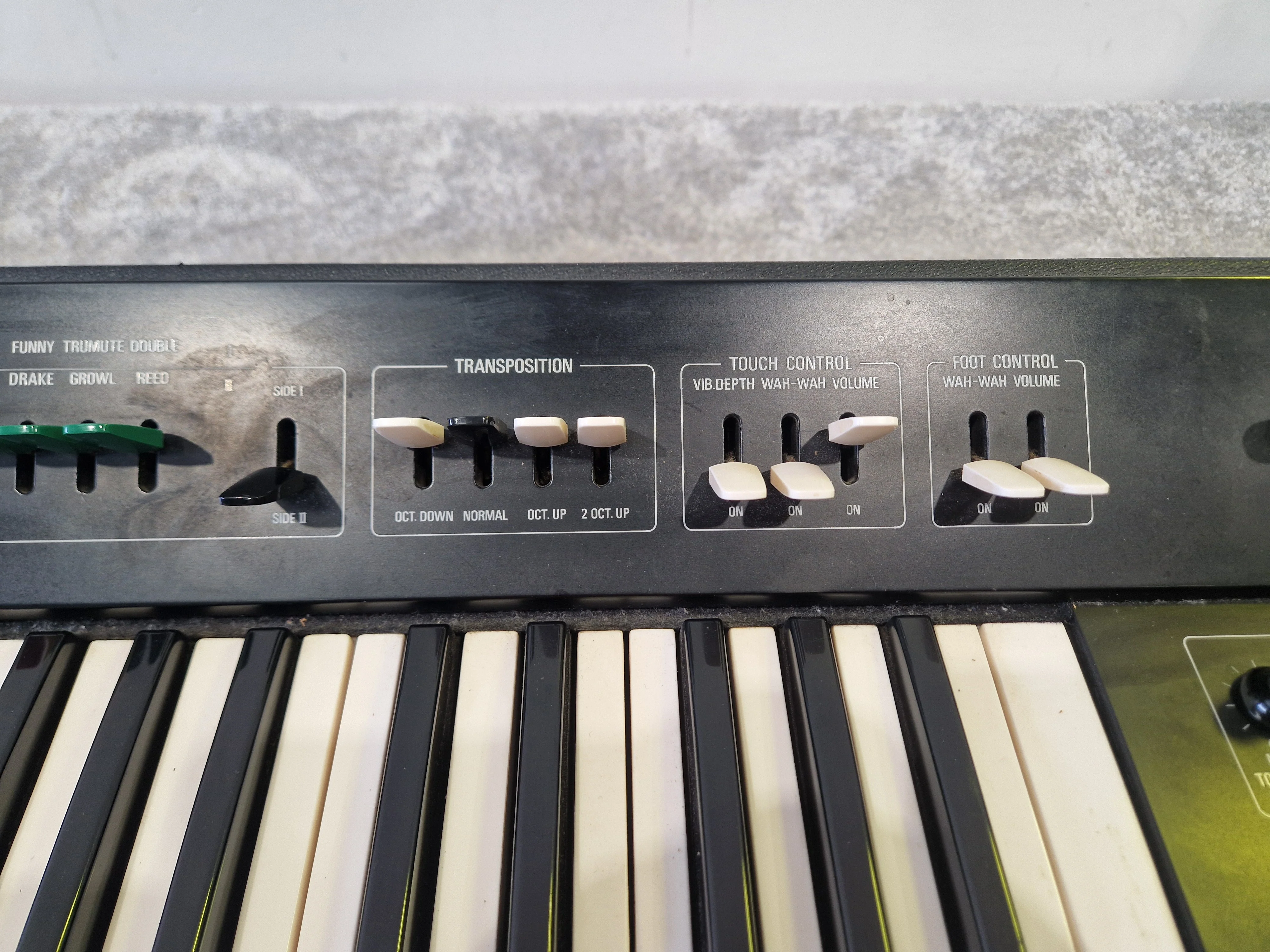 Yamaha SY-2 – Monophonic Analog Synth – Aftertouch Keyboard – Very Good Vintage w/ Case + Legs - Image 9