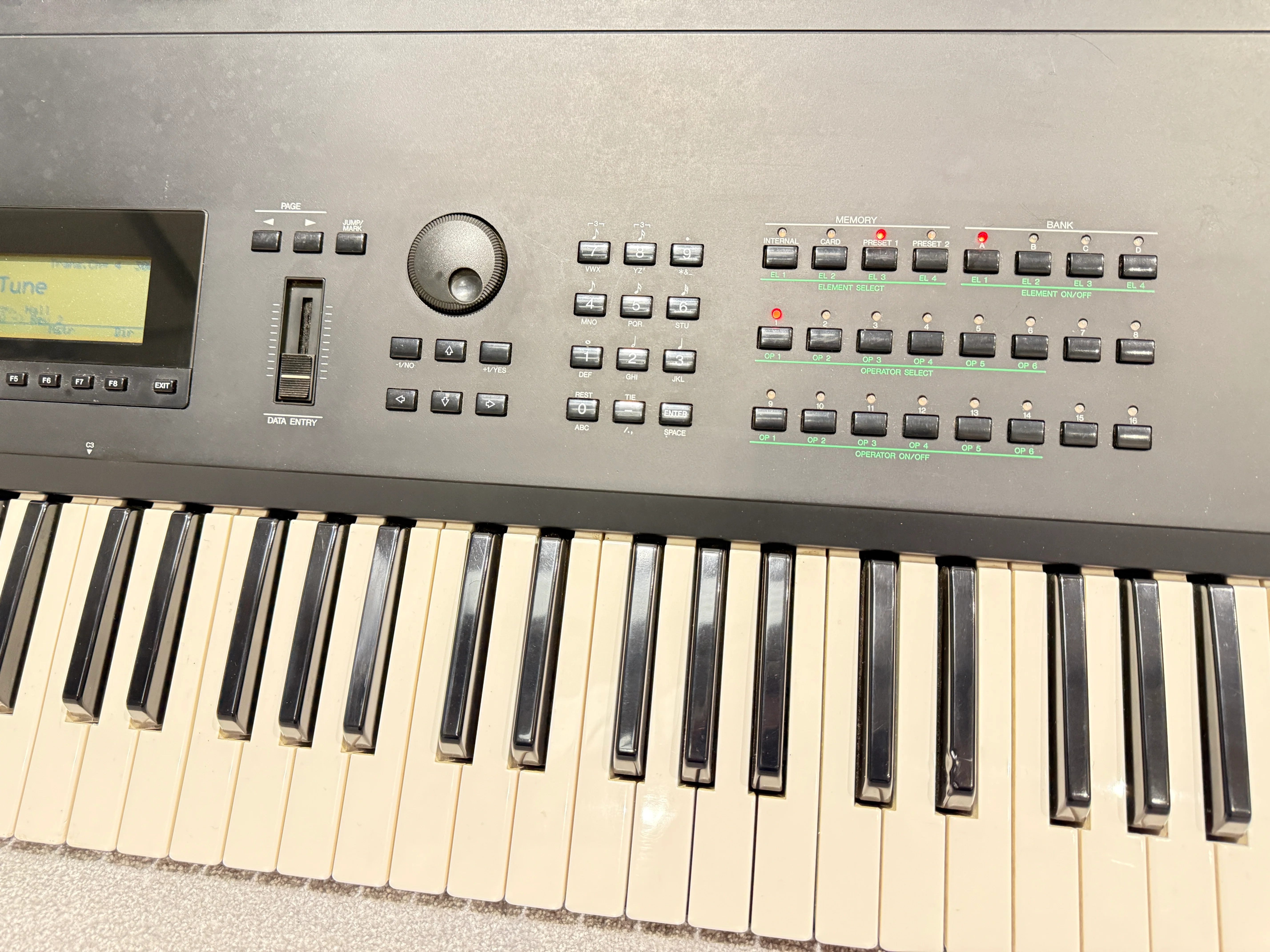 Yamaha SY99 Keyboard Synthesiser - Image 10