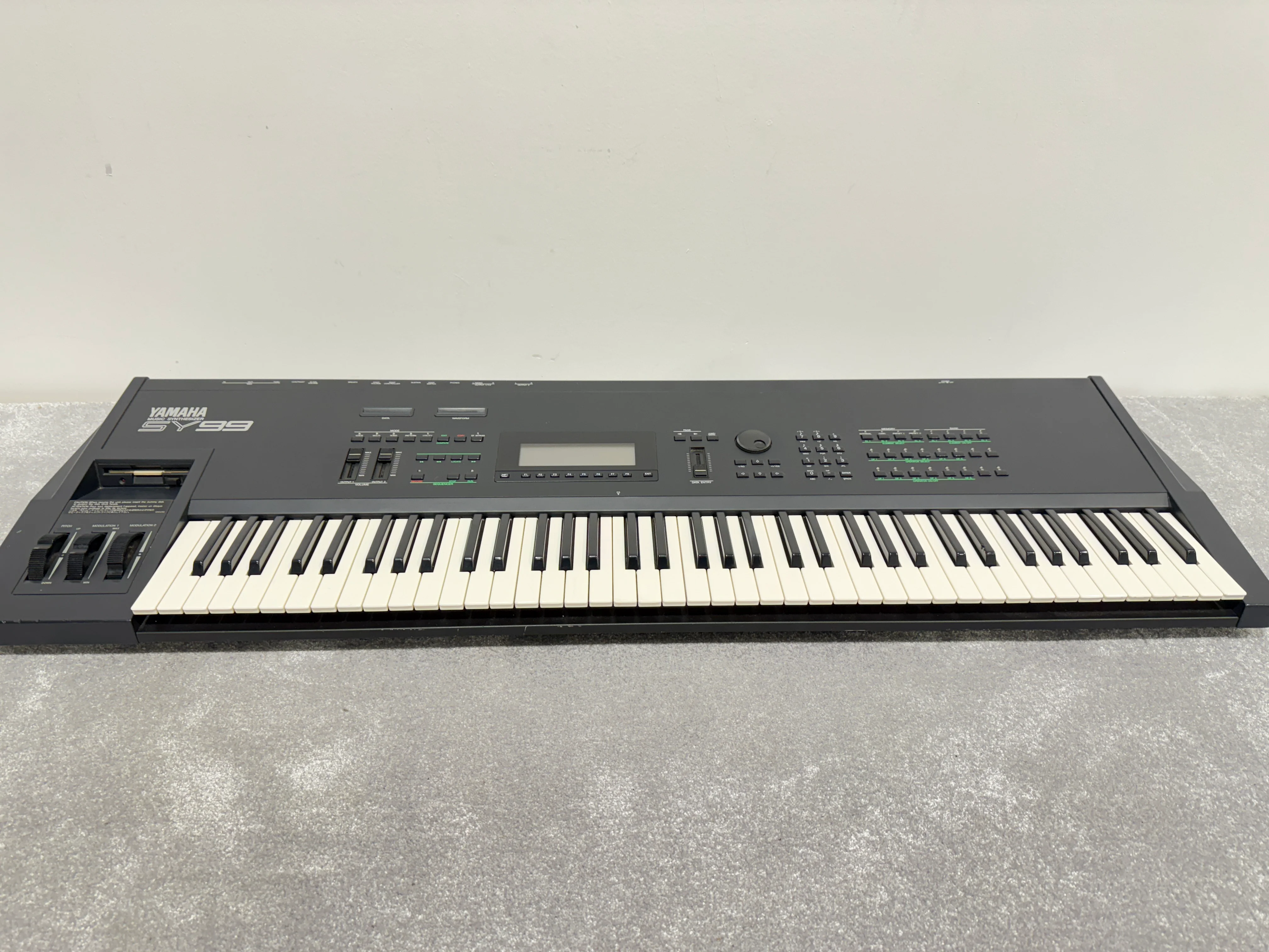 Yamaha SY99 Keyboard Synthesiser - Image 15