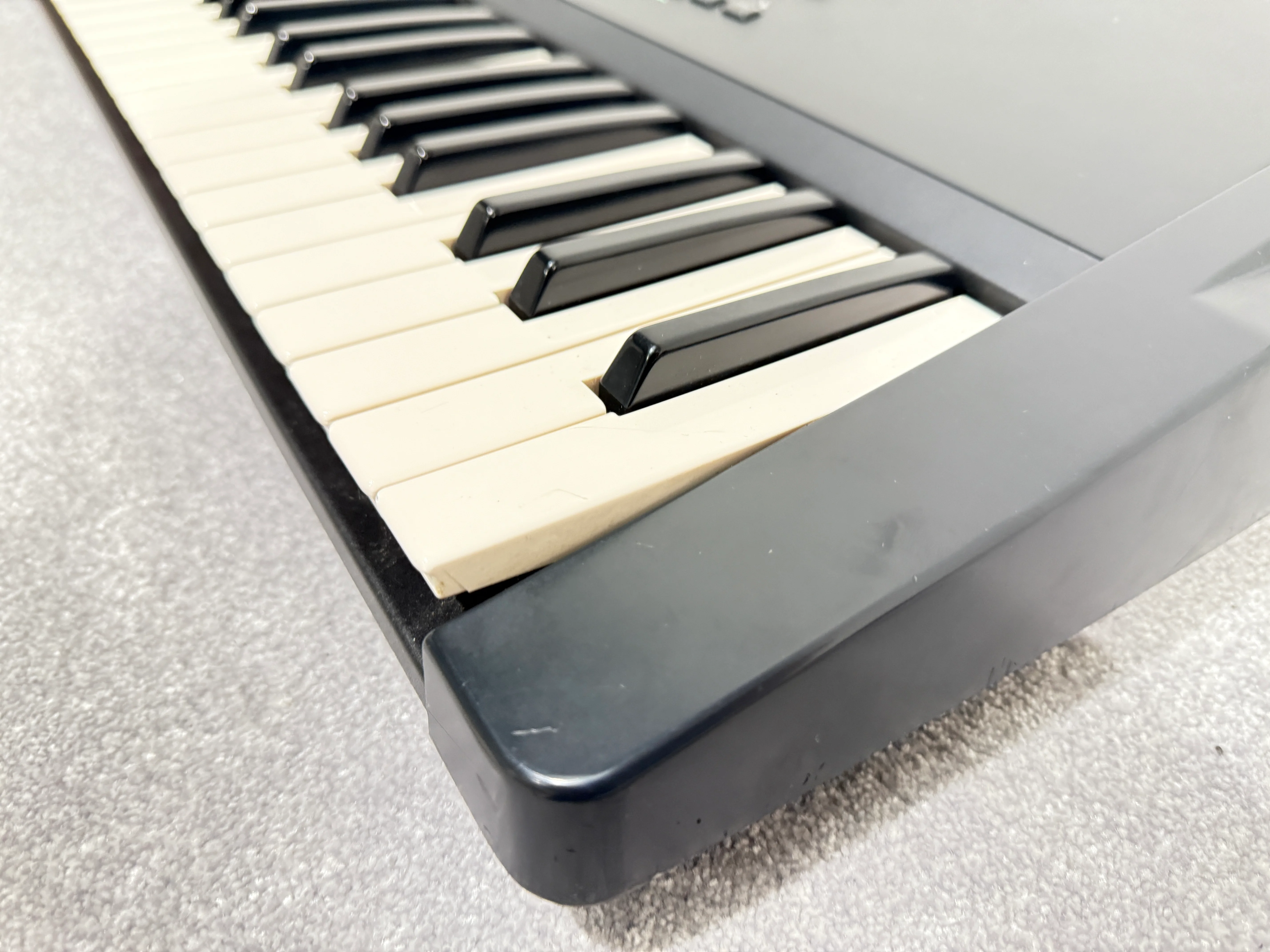 Yamaha SY99 Keyboard Synthesiser - Image 19