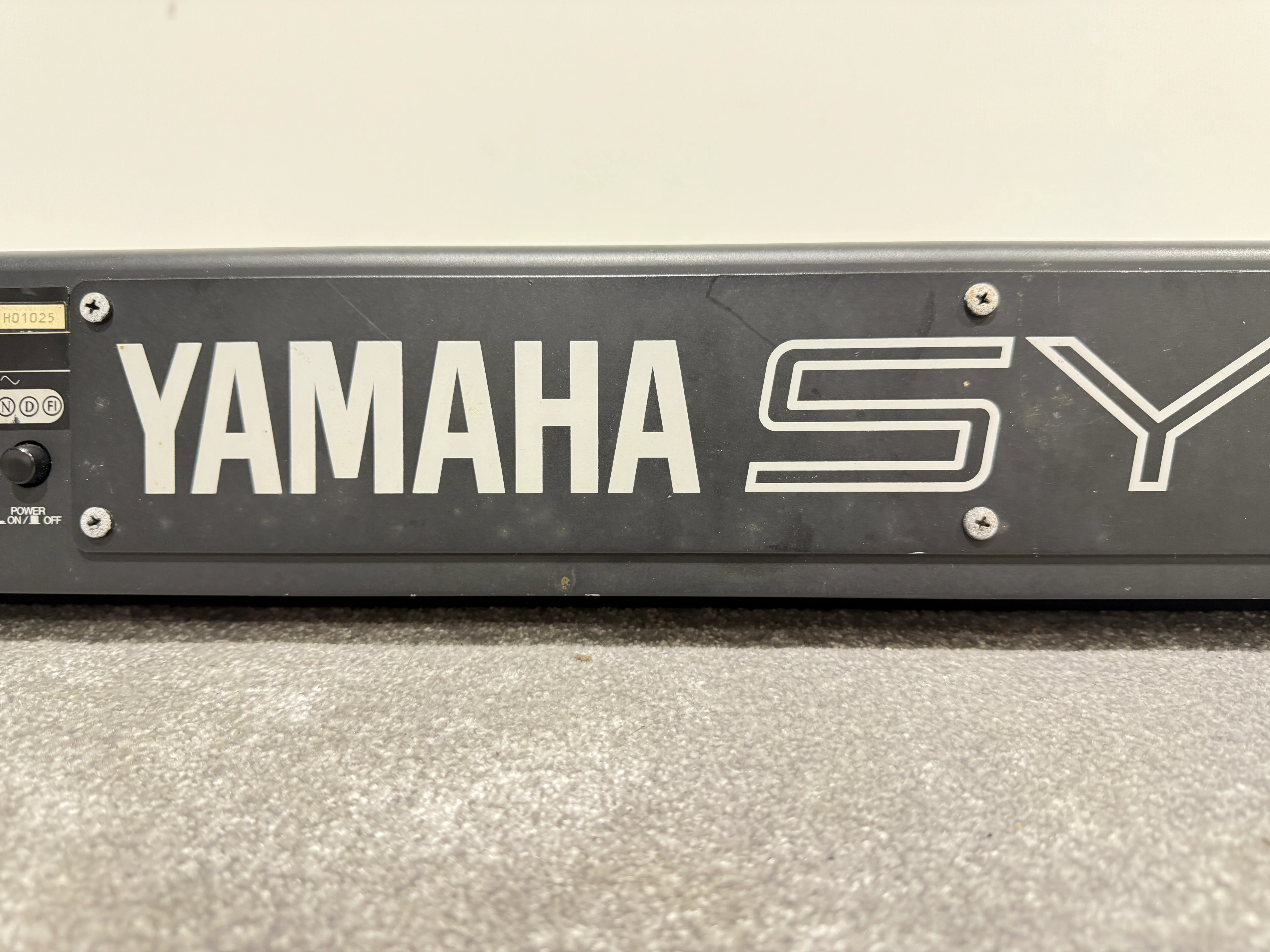 Yamaha SY99 Keyboard Synthesiser - Image 22
